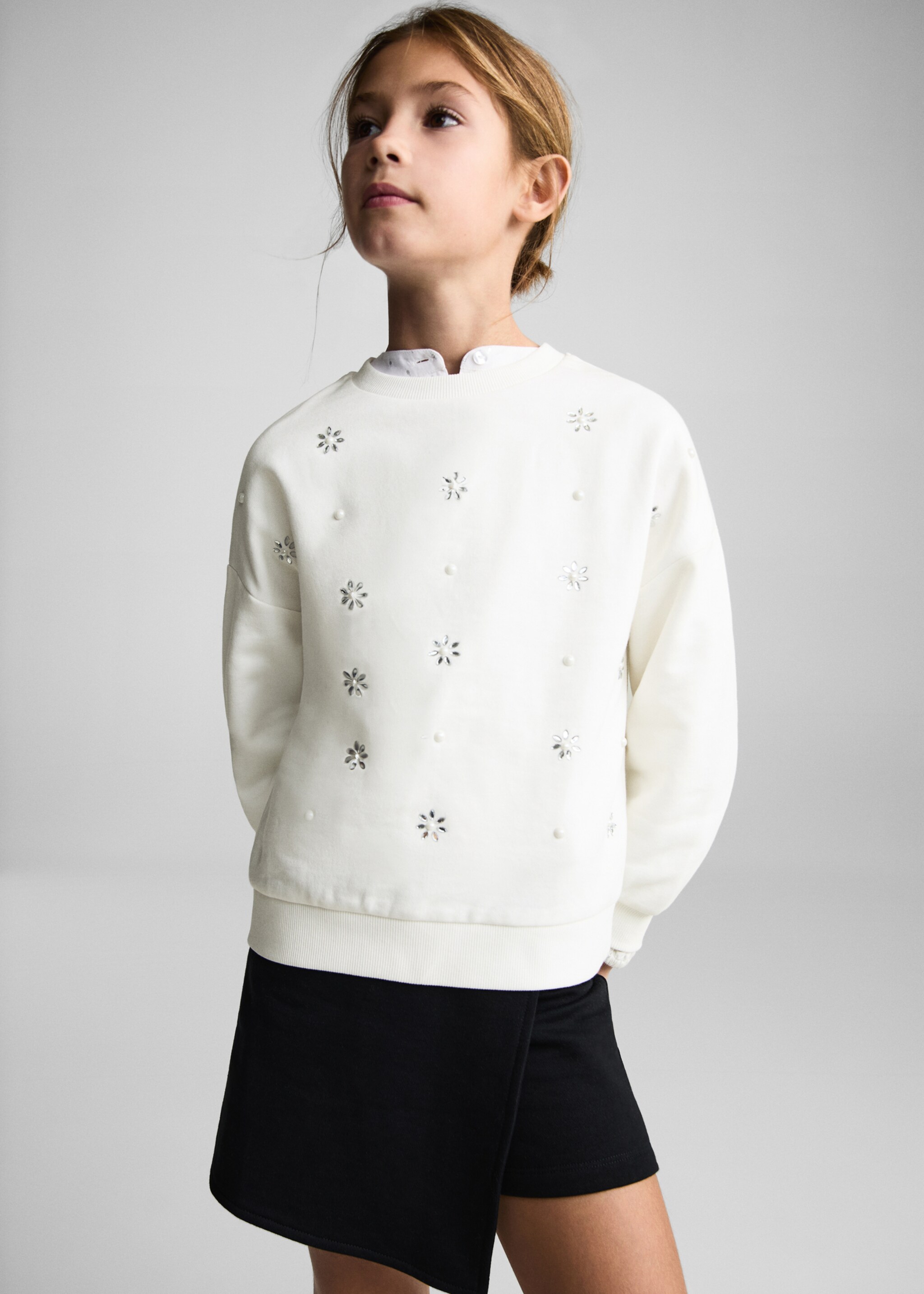Sweat-shirt à fleurs et sequins - Plan moyen