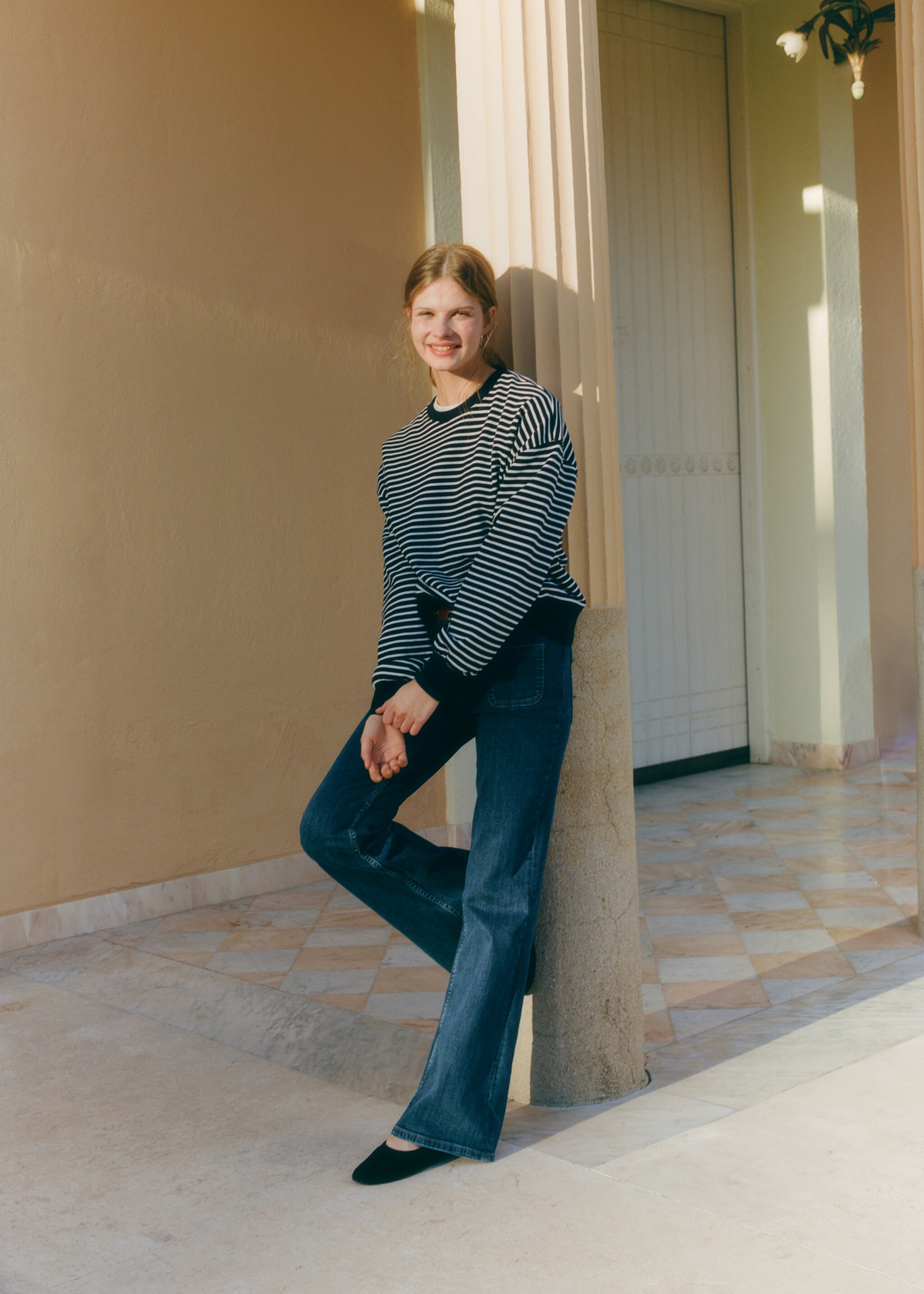 Flared Jeans mit Taschen - Detail des Artikels 5