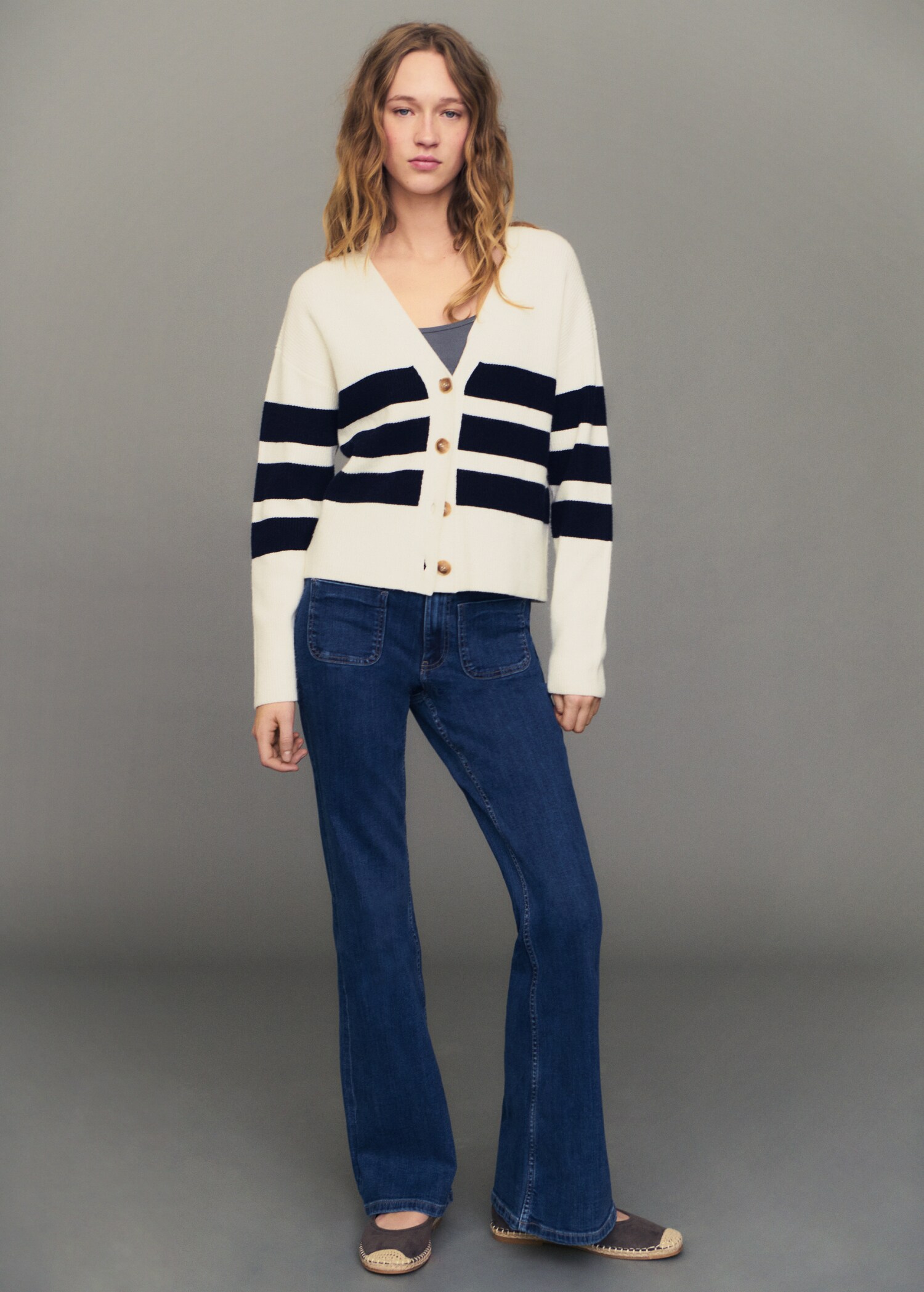 Flared jeans with pocket - Details of the article 6