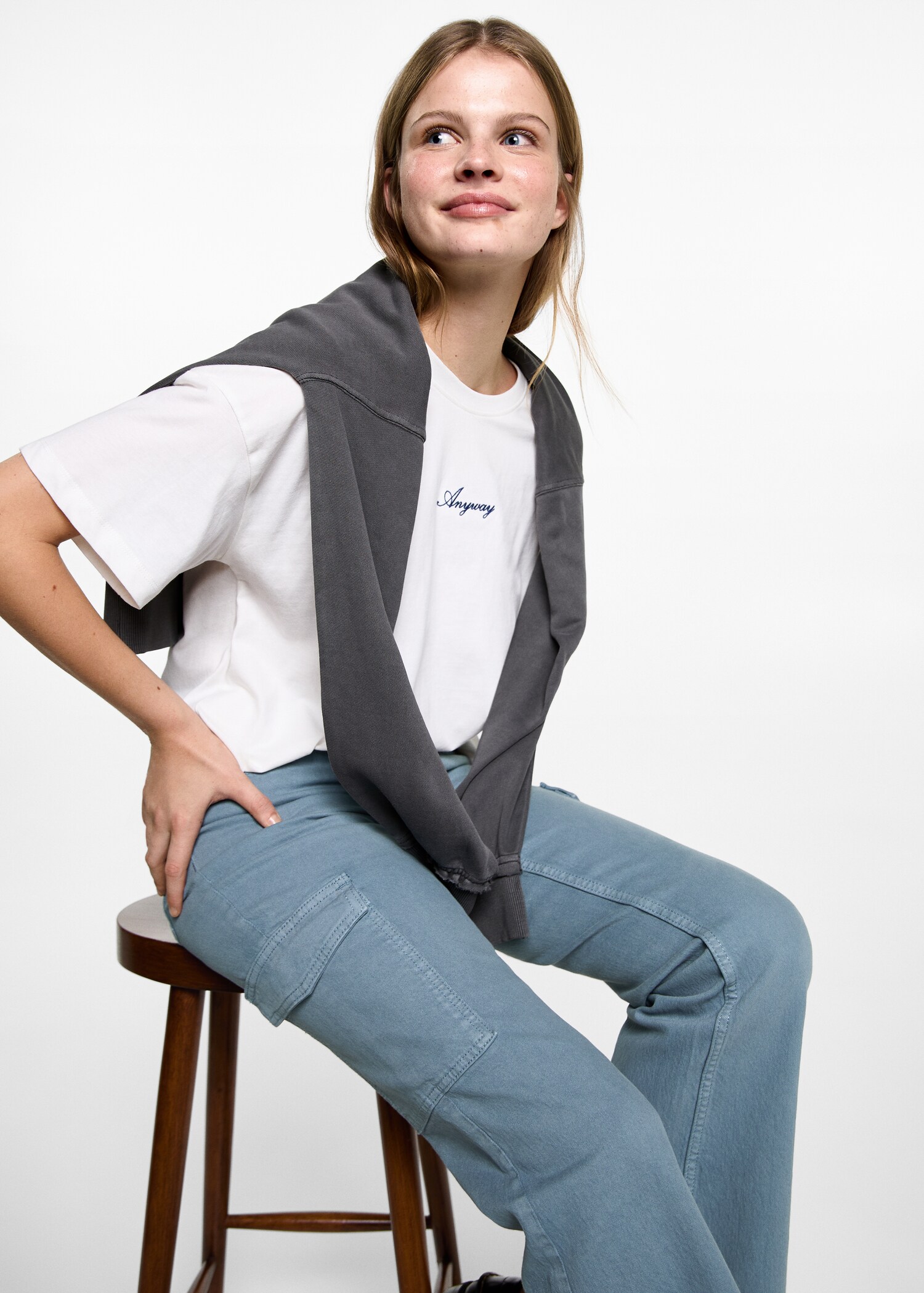 Cropped flared cargo jeans - Details of the article 2