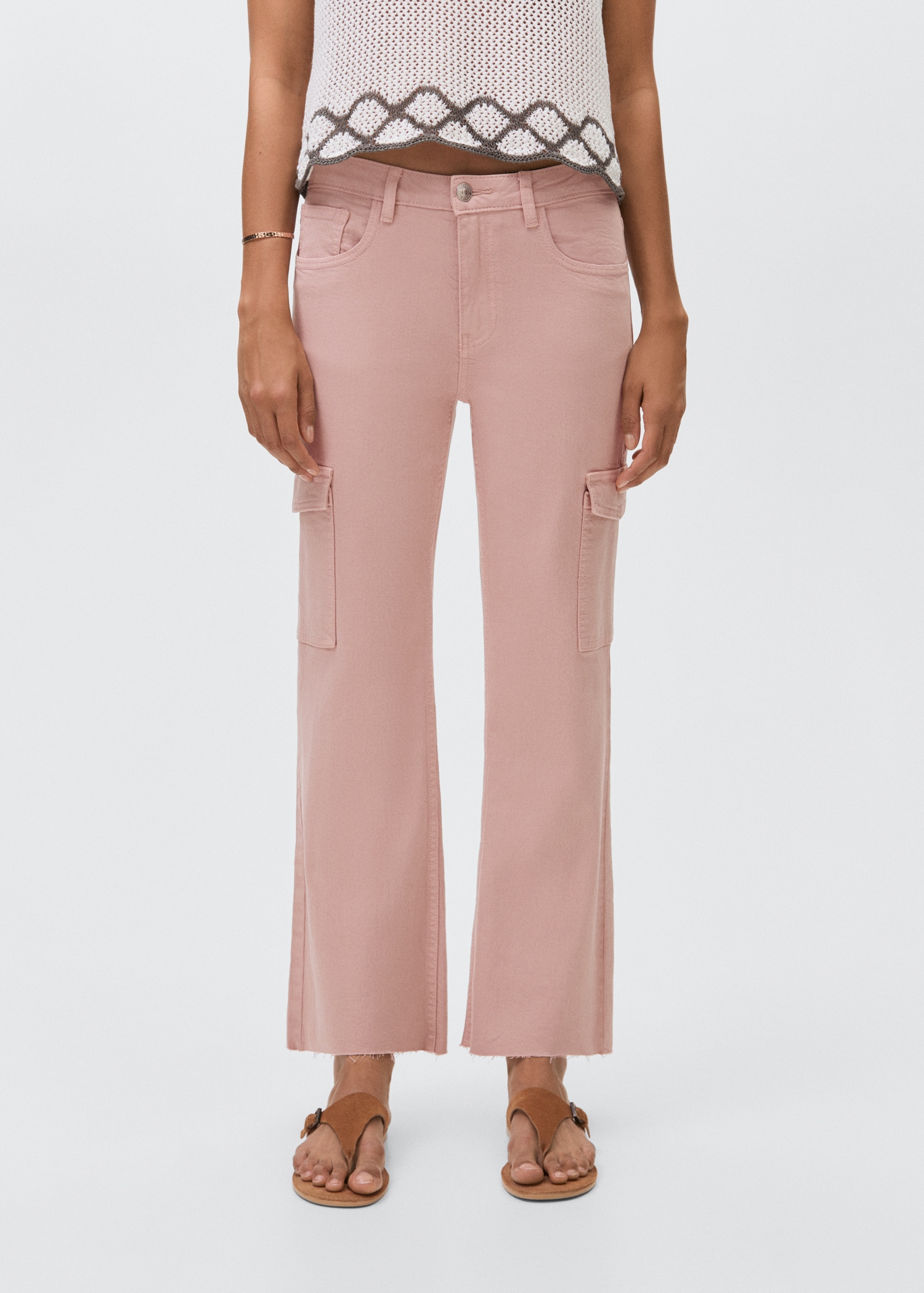 Jeans crop flare cargo - Plano medio