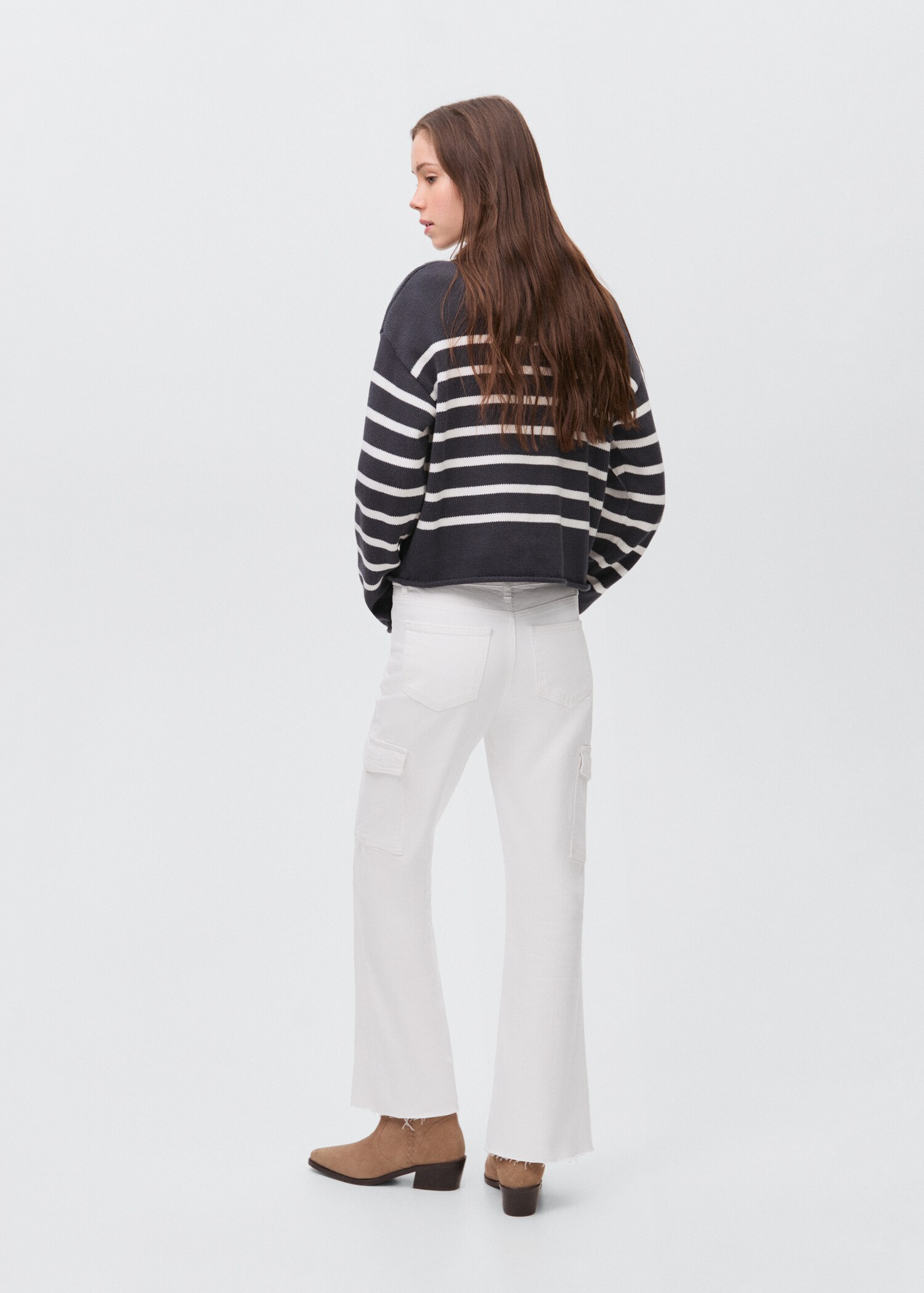 Cropped flared cargo jeans - Reverse of the article