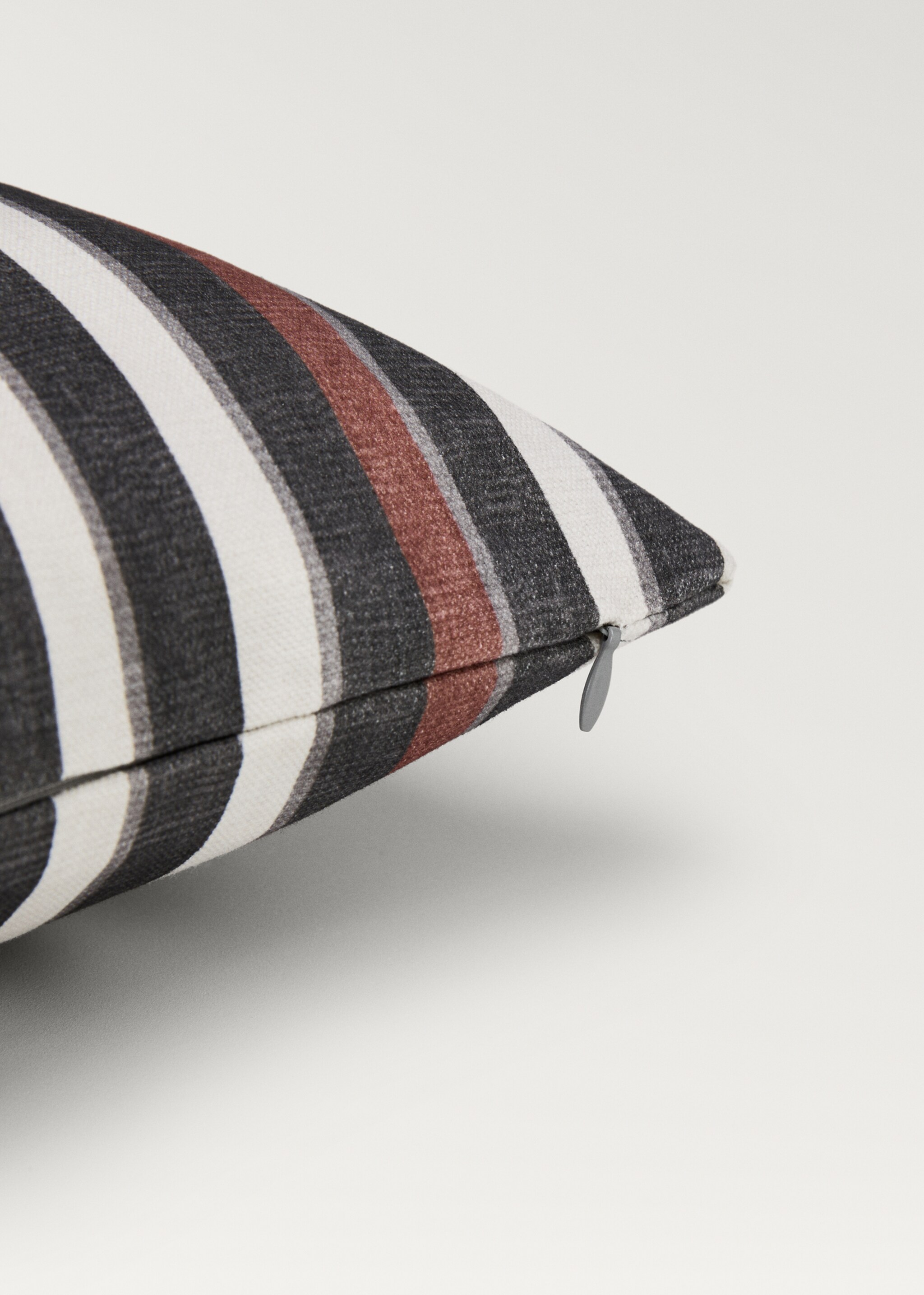 Cushion cover with printed stripes 40x60 cm - Details of the article 1