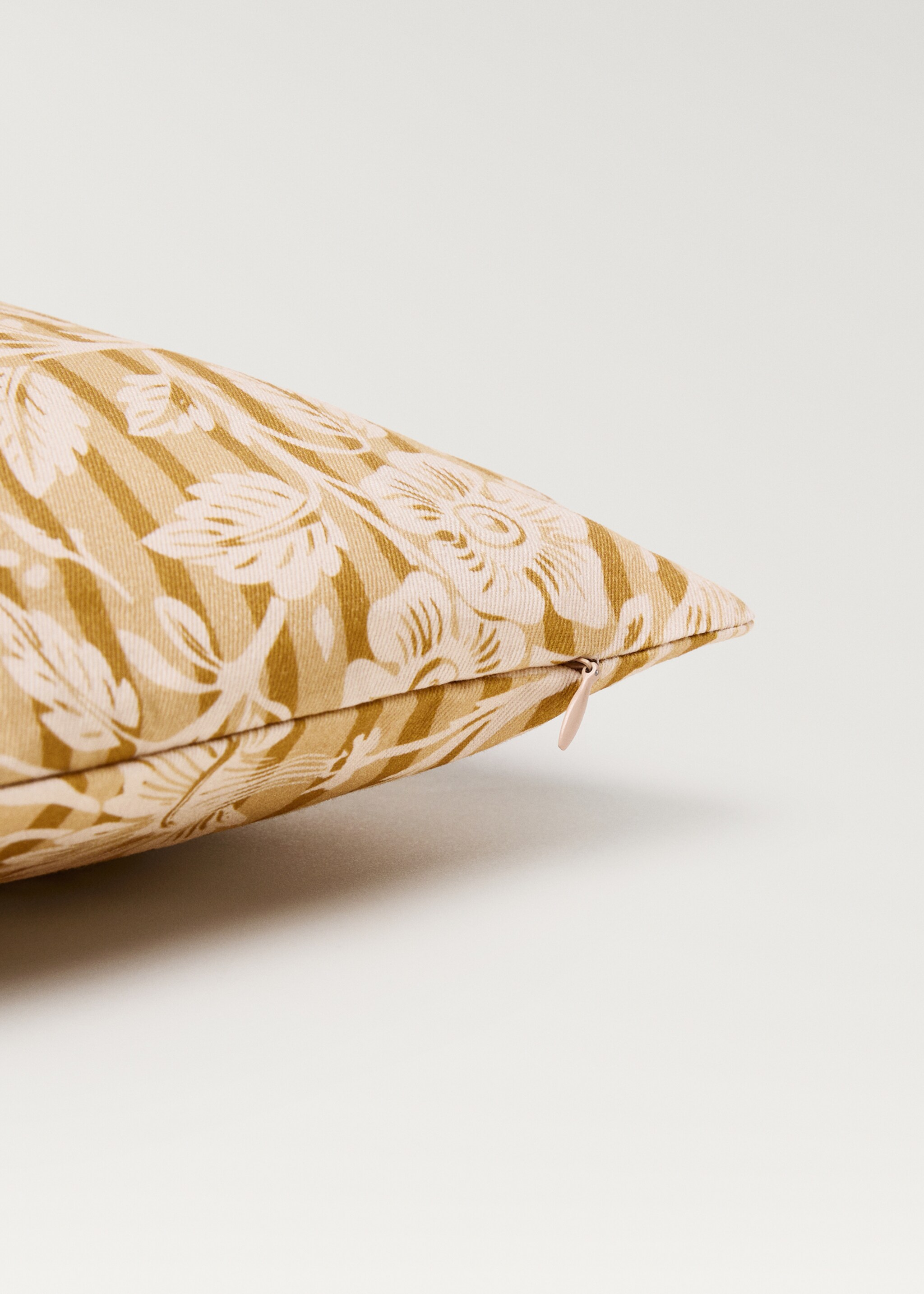 Cushion cover with printed flowers and stripes 30x50 cm - Details of the article 2