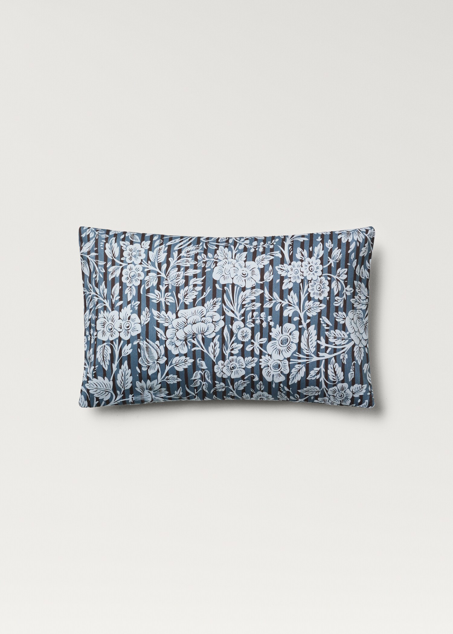 Kuddfodral med blom- och randtryck 30x50 cm - Artikel utan modell