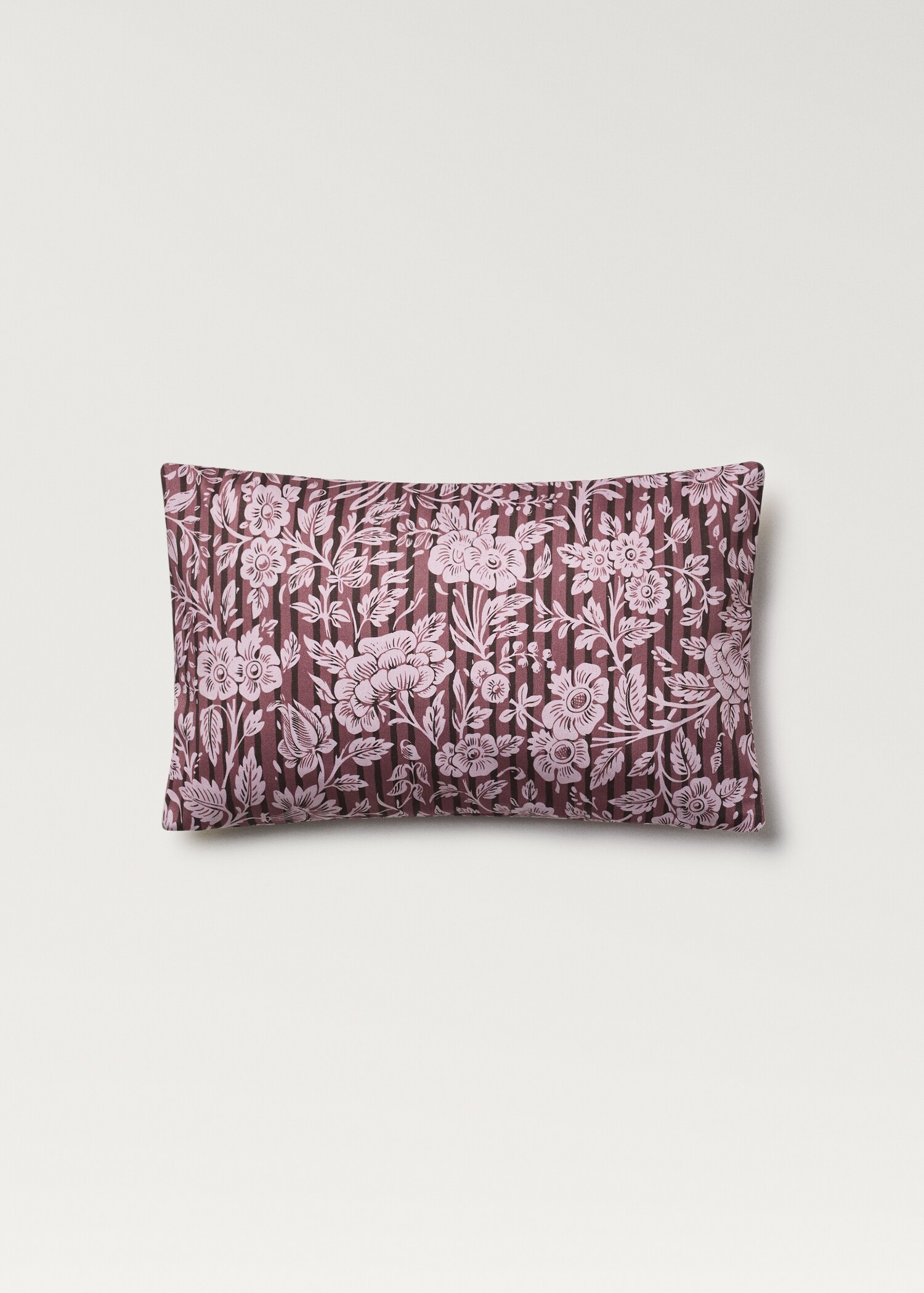 Kuddfodral med blom- och randtryck 30x50 cm - Artikel utan modell