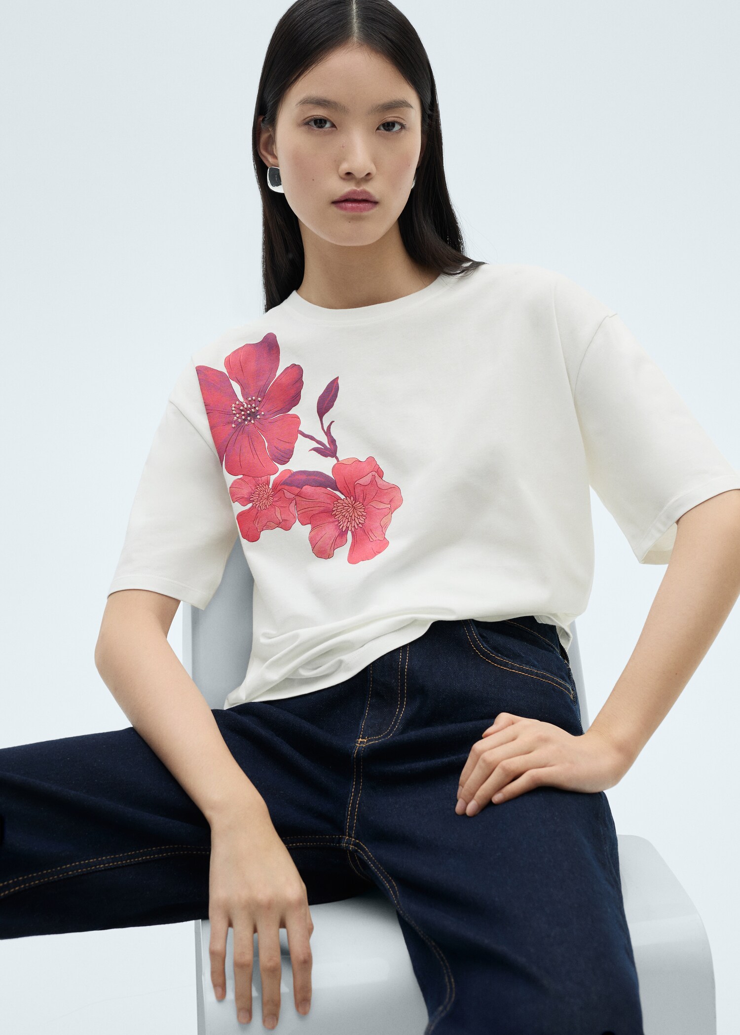 Cotton t-shirt with flower detail - Details of the article 2