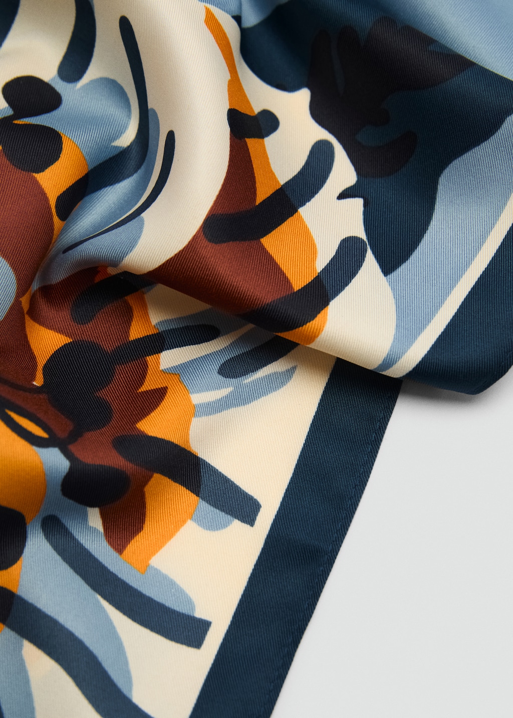 Foulard satiné fleurs - Femme | MANGO Maroc