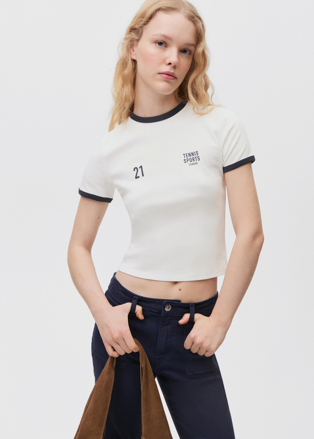 トップス CROPPED TSHIRT MARDI CLASSIC_BLACK WHITE CROPPED TSHIRT FLOWERMARDI BLOSSOM_WHITE NAVY - MARDI MERCREDI