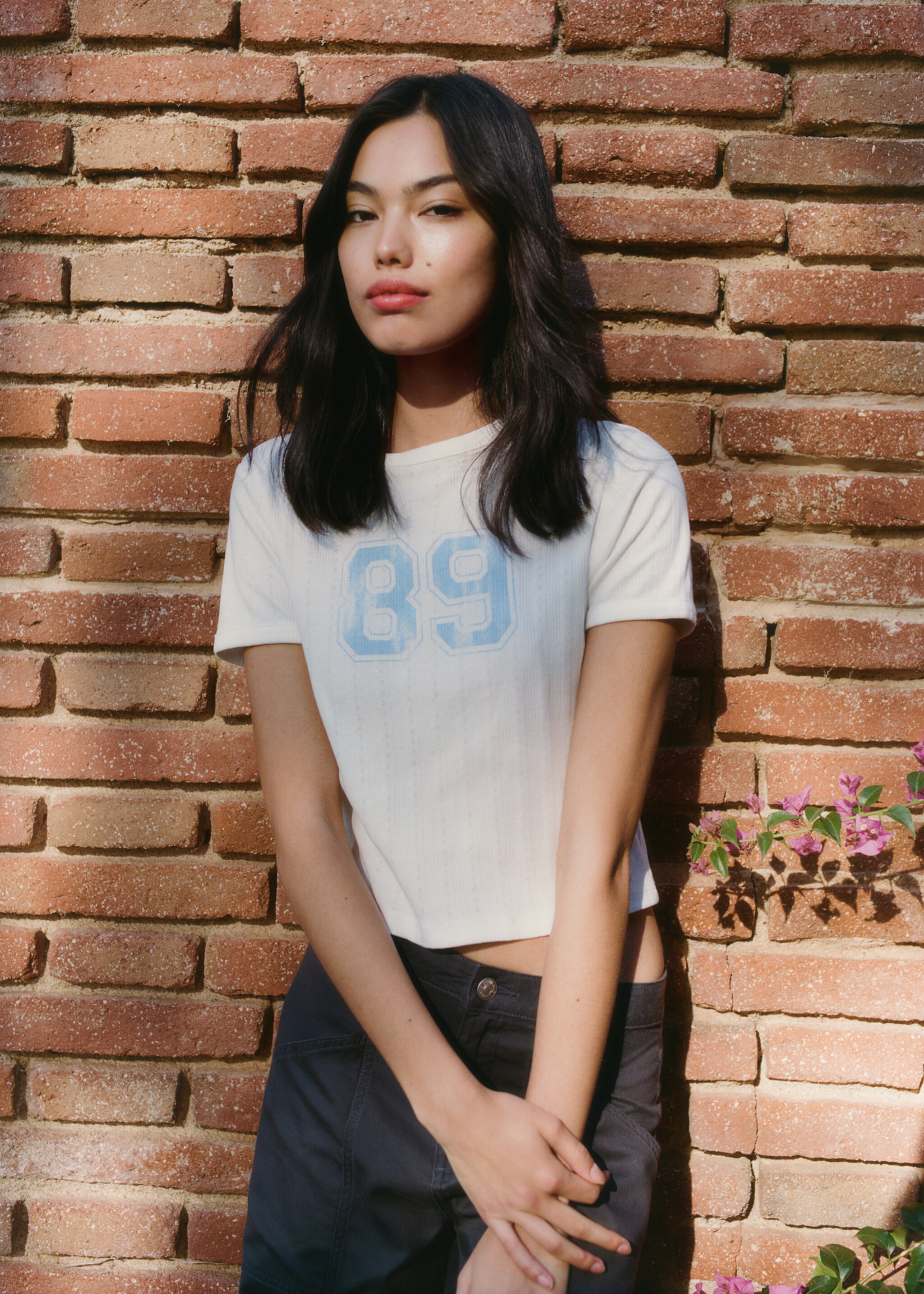 Cropped short-sleeved t-shirt - Details of the article 5