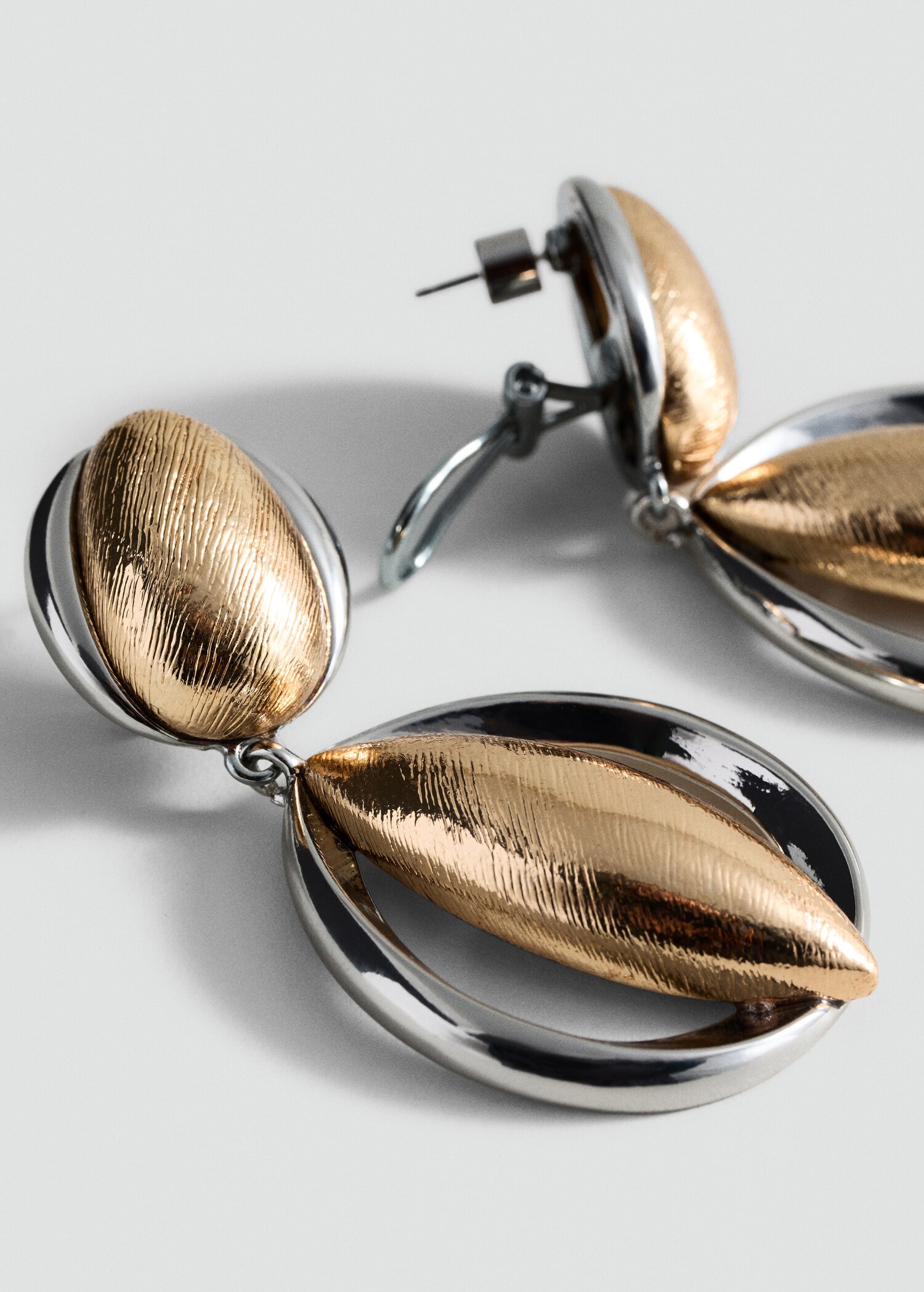 Boucles d'oreilles design circulaire - Plan moyen