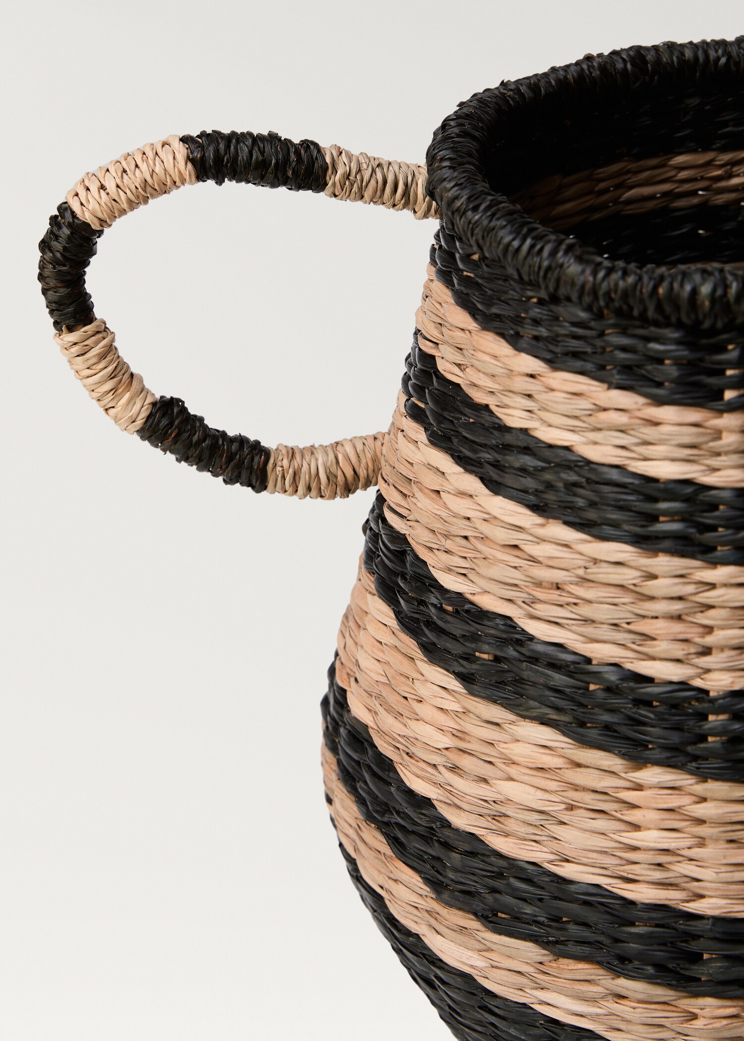 Cistell fibres naturals disseny ratlles - Detall de l'article 1
