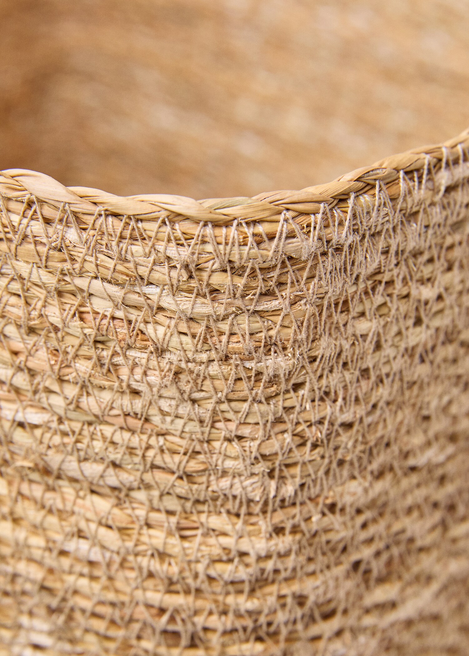 Medium seagrass basket with handles - Details of the article 3