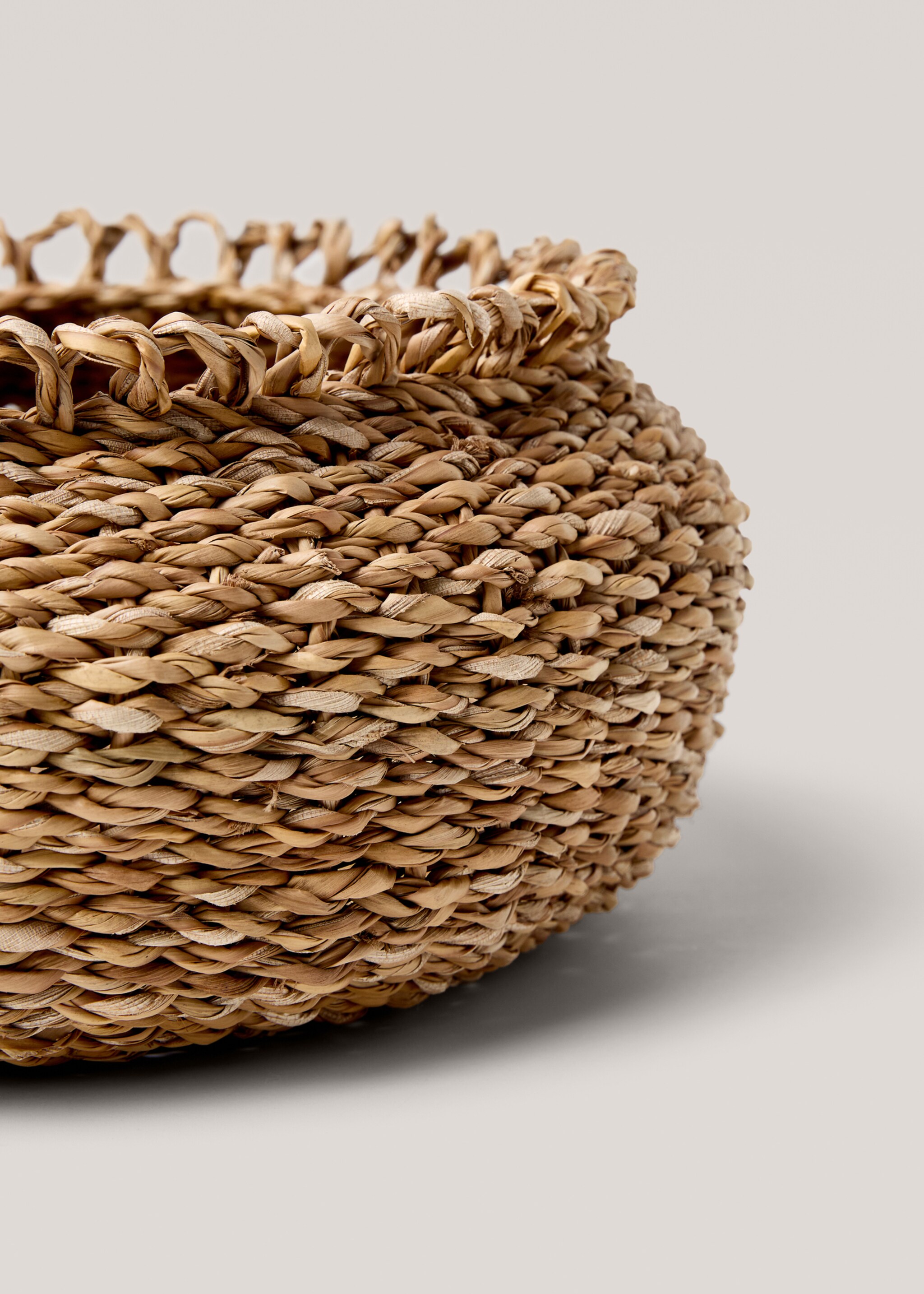 Small natural fiber round basket - Details of the article 1