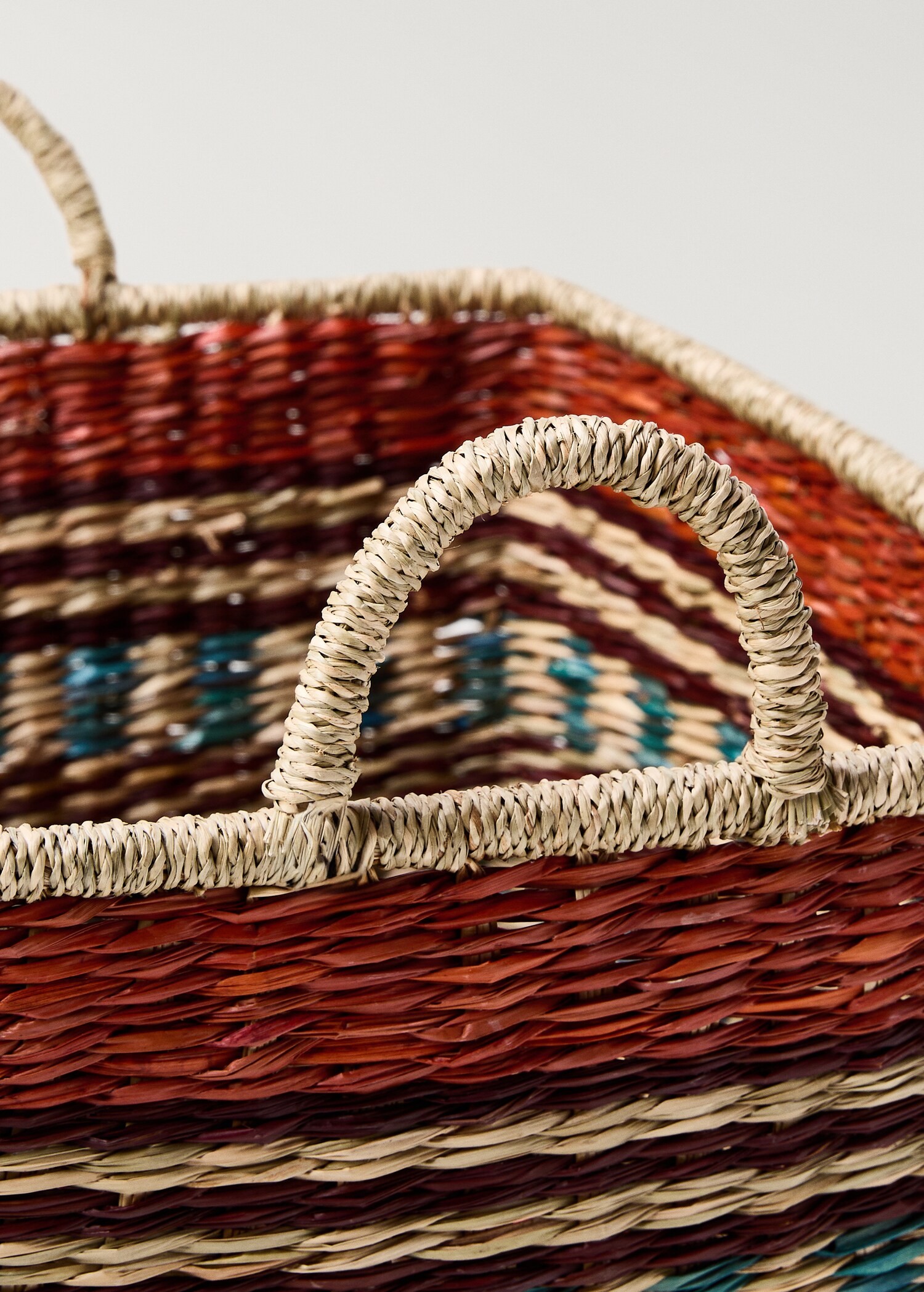 Rectangular coloured seagrass basket - Details of the article 1