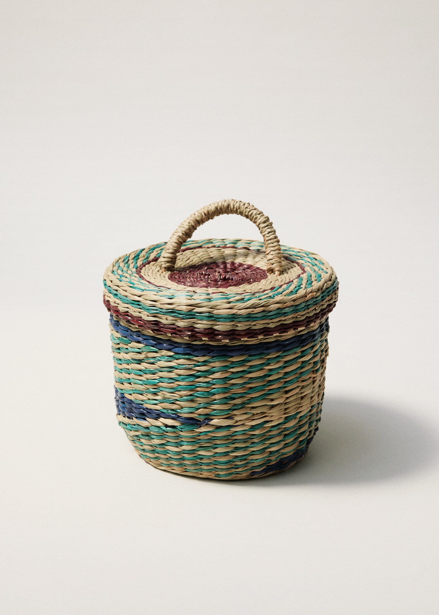 Small coloured seagrass basket with lid - Details of the article 8