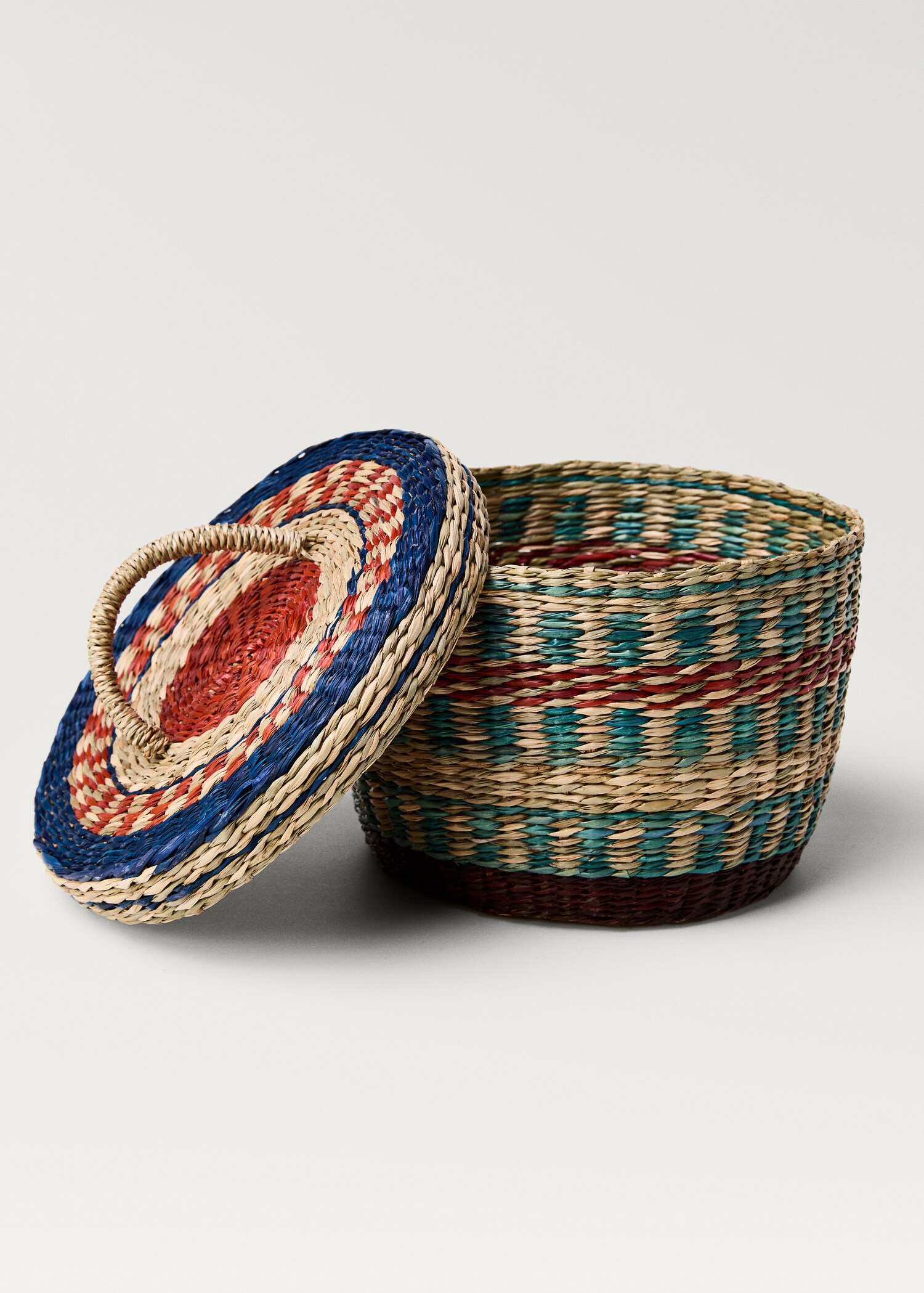 Seagrass coloured basket with medium size lid - Details of the article 1