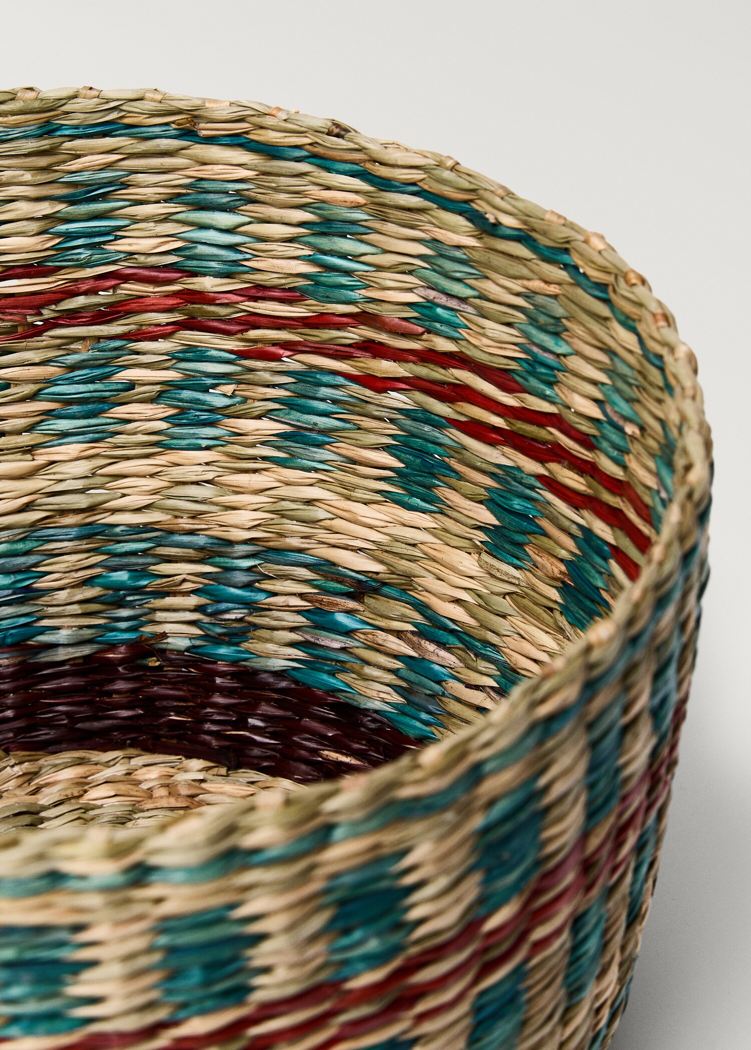 Seagrass coloured basket with medium size lid - Details of the article 2