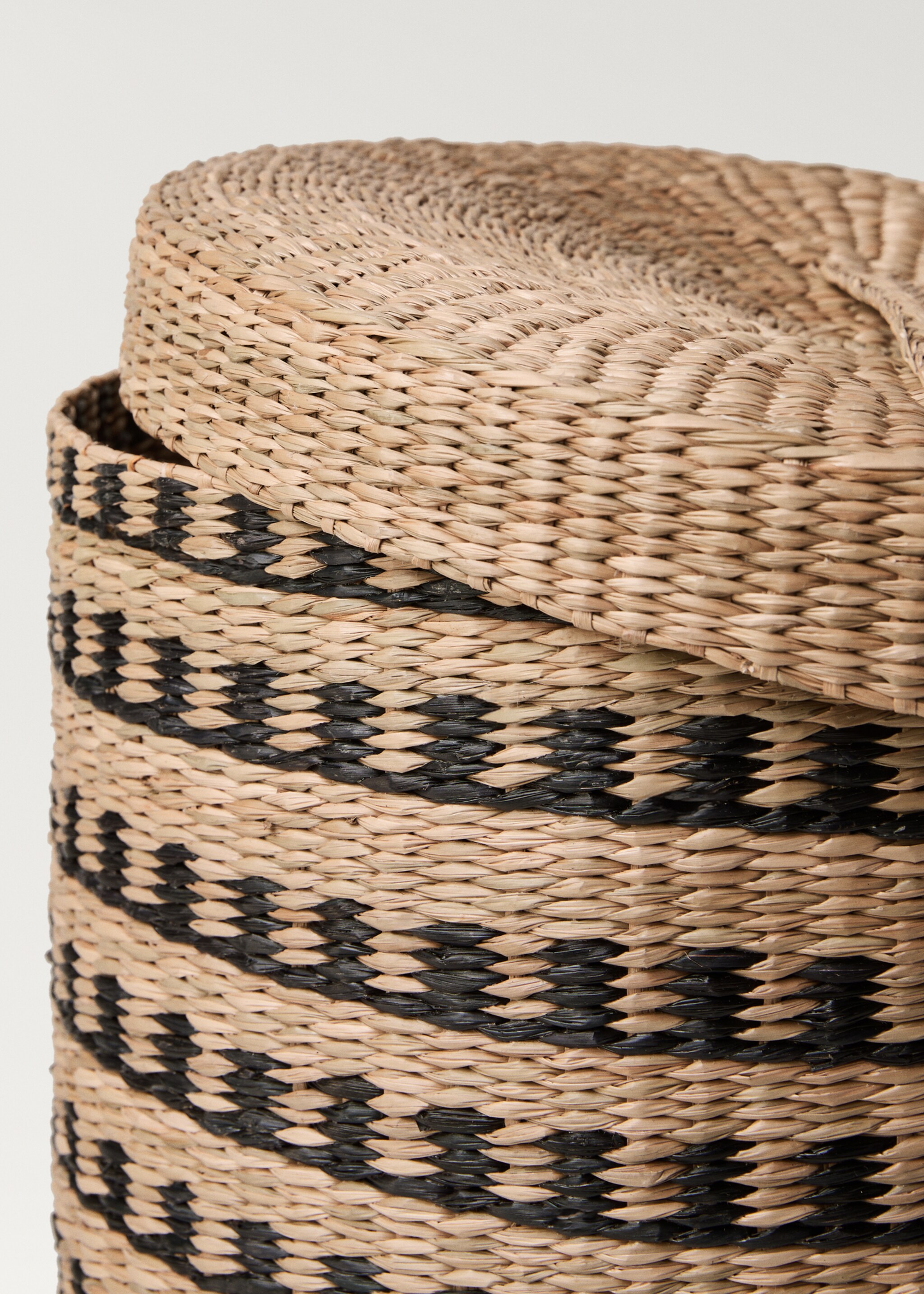 Seagrass basket with round lid - Details of the article 1