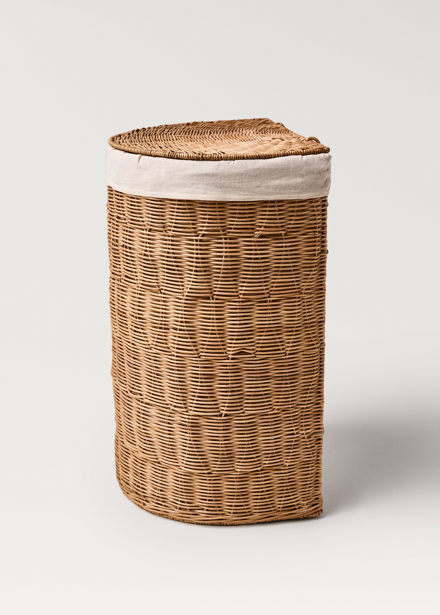 Wäschekorb aus geflochtenem Rattan mit Innenfutter - Detail des Artikels 1