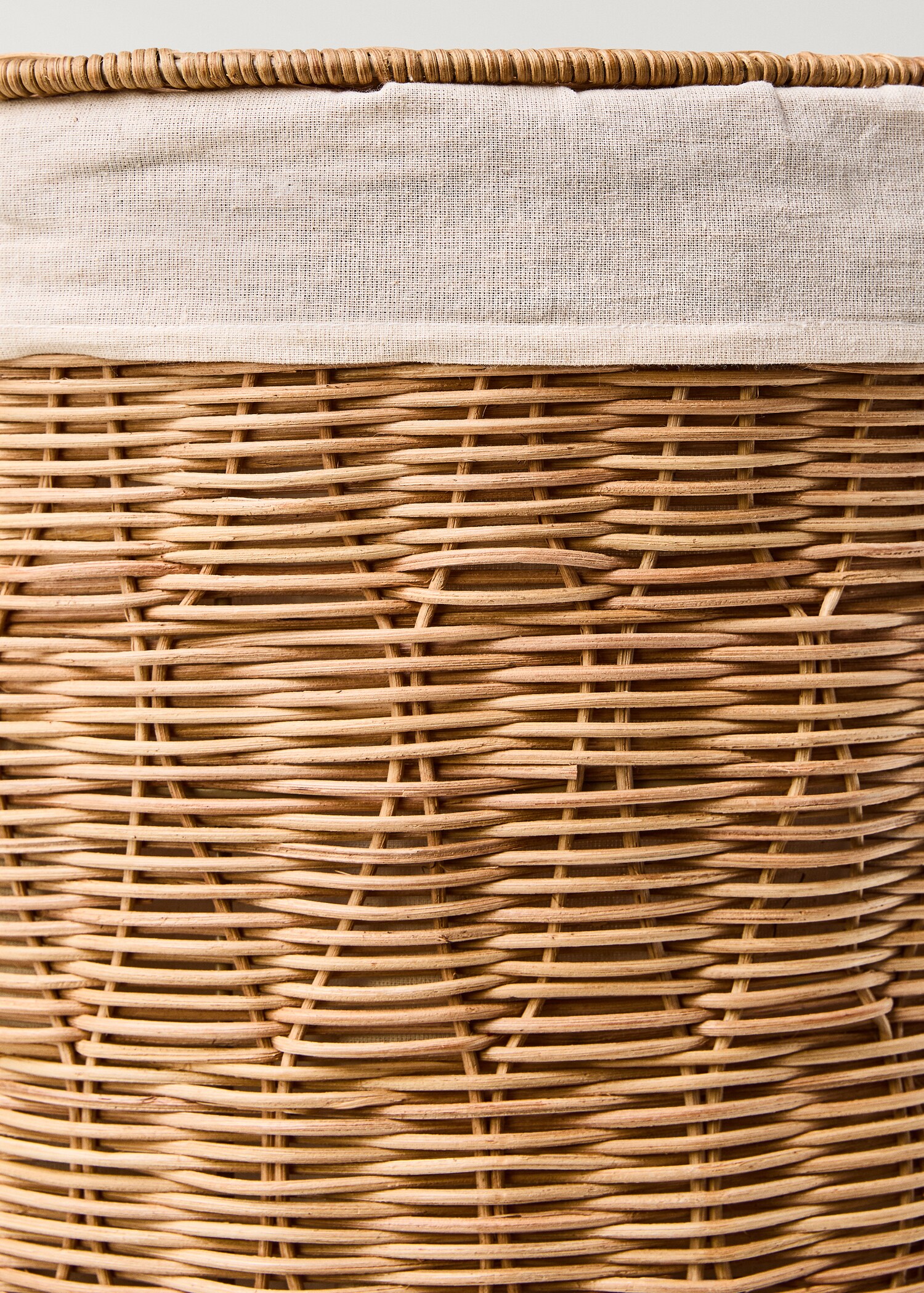 Wäschekorb aus geflochtenem Rattan mit Innenfutter - Detail des Artikels 3