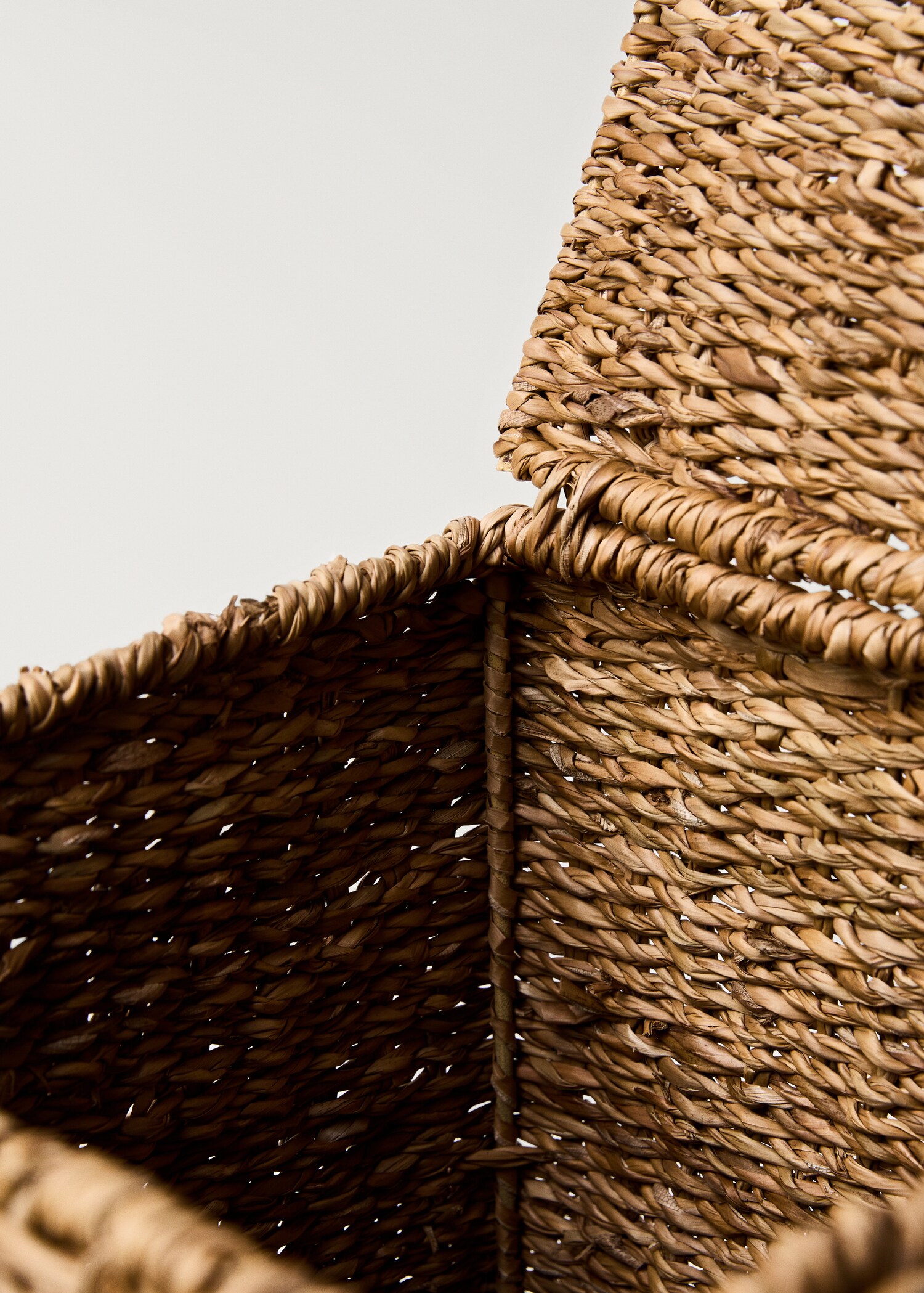Seagrass basket with lid - Details of the article 3