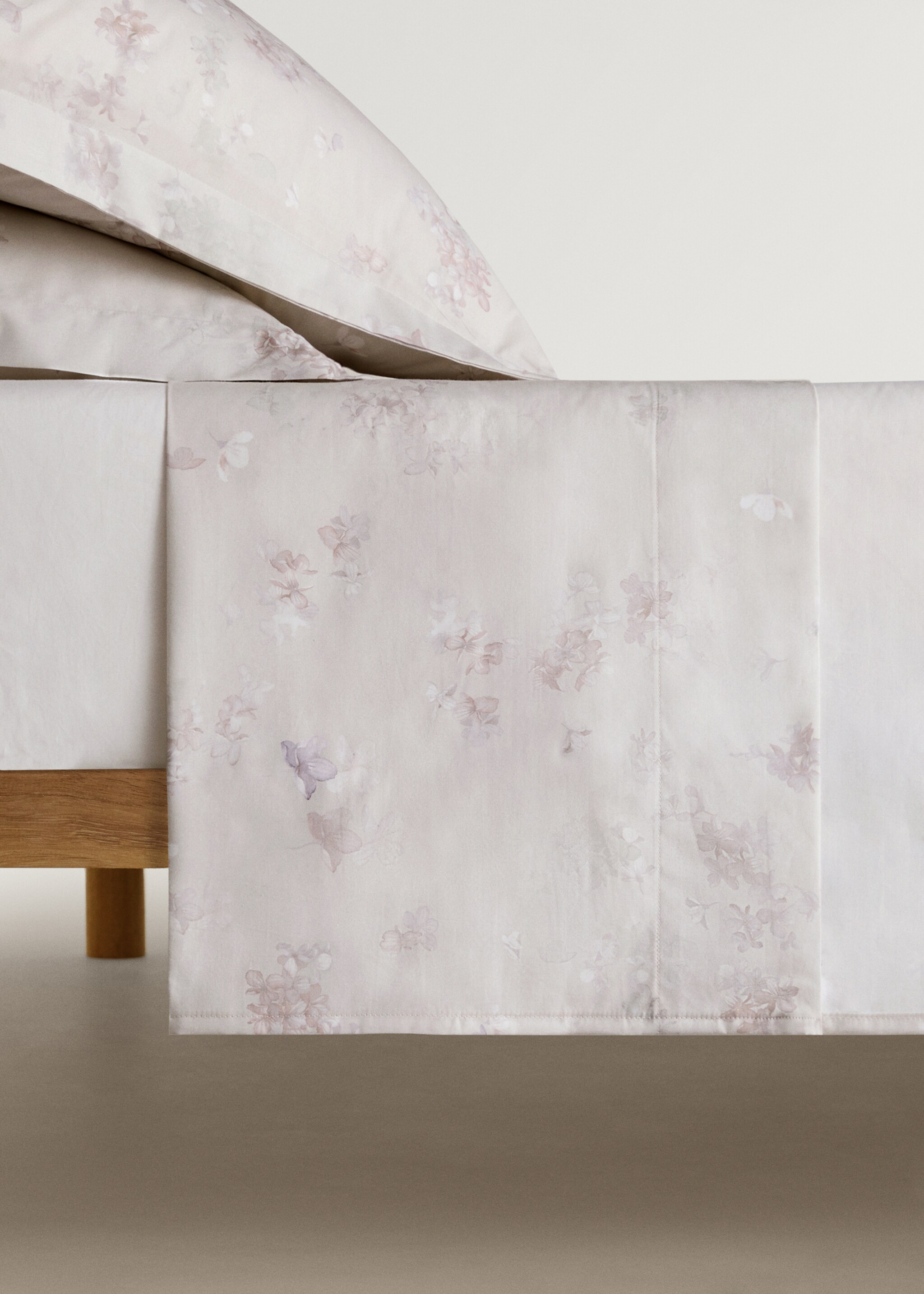 Cotton percale top sheet with romantic flower print for 150/160 cm bed - Article without model