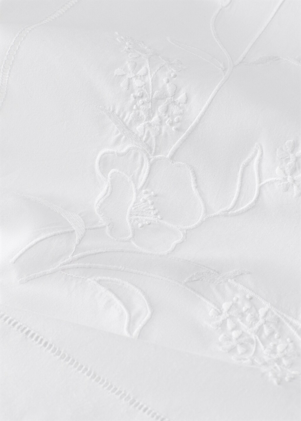 Cotton duvet cover with hand-embroidered flowers for 135/140 cm bed