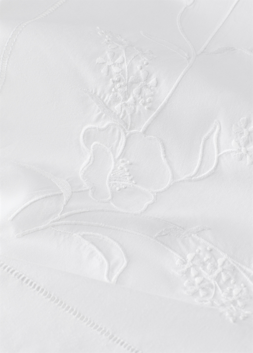 Cotton duvet cover with hand-embroidered flowers for 135/140 cm bed