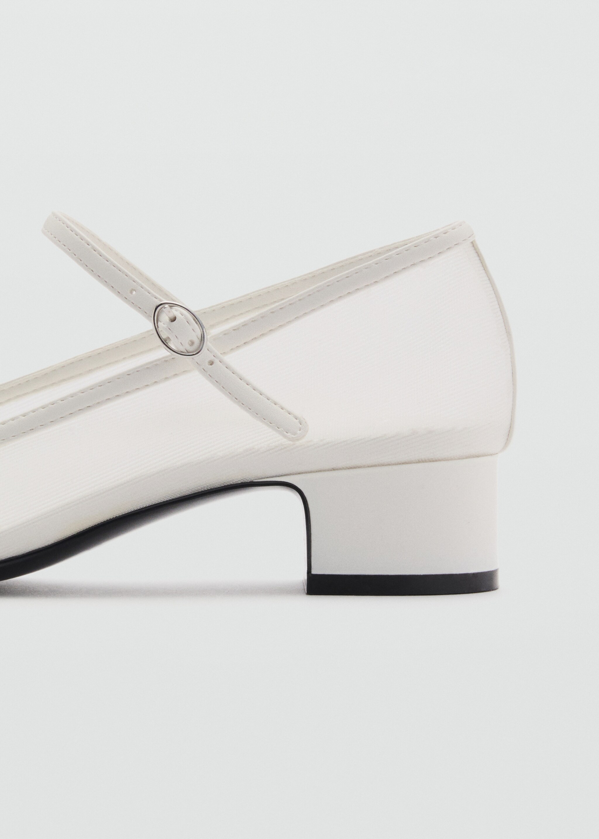 Mesh shoes with buckle strap - Details of the article 2