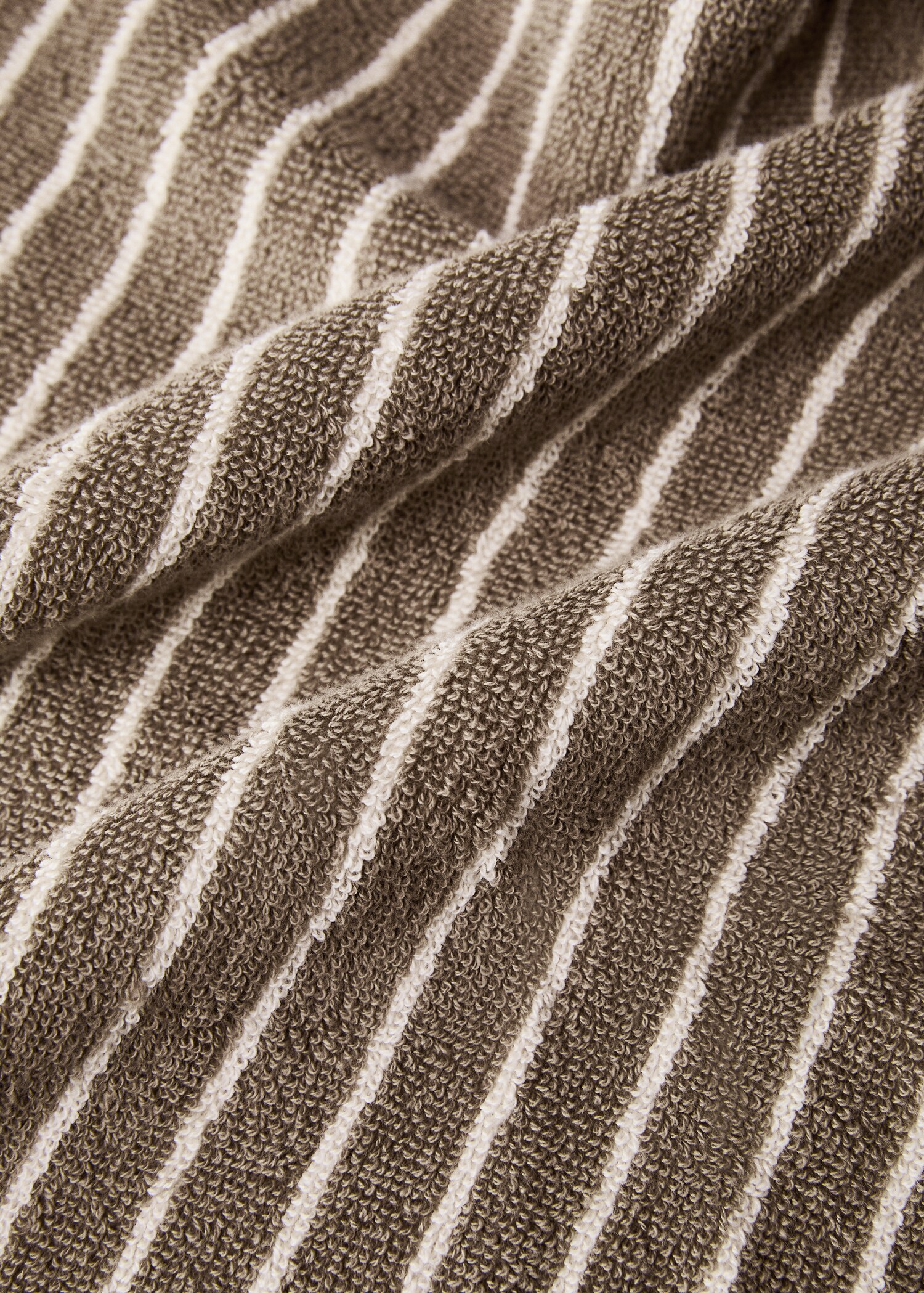 Two-tone striped guest towel - Details of the article 1