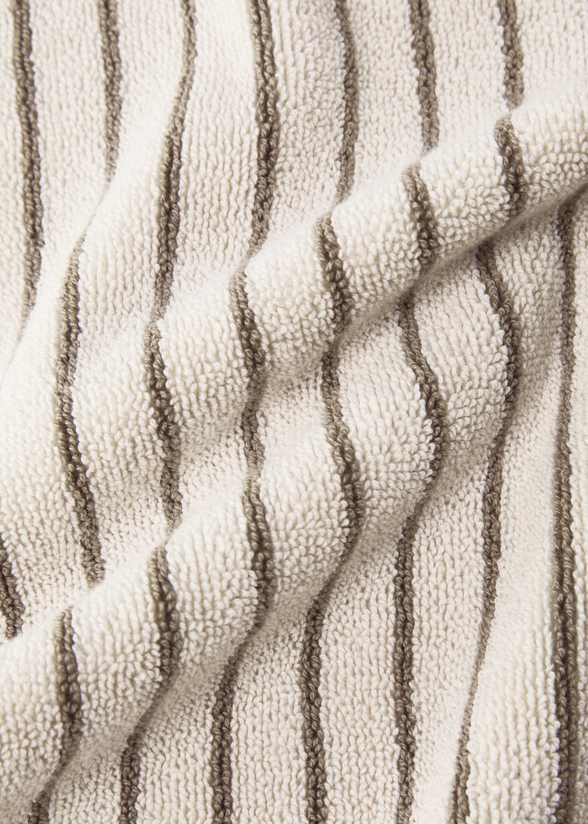 Two-tone striped washbasin towel - Details of the article 1