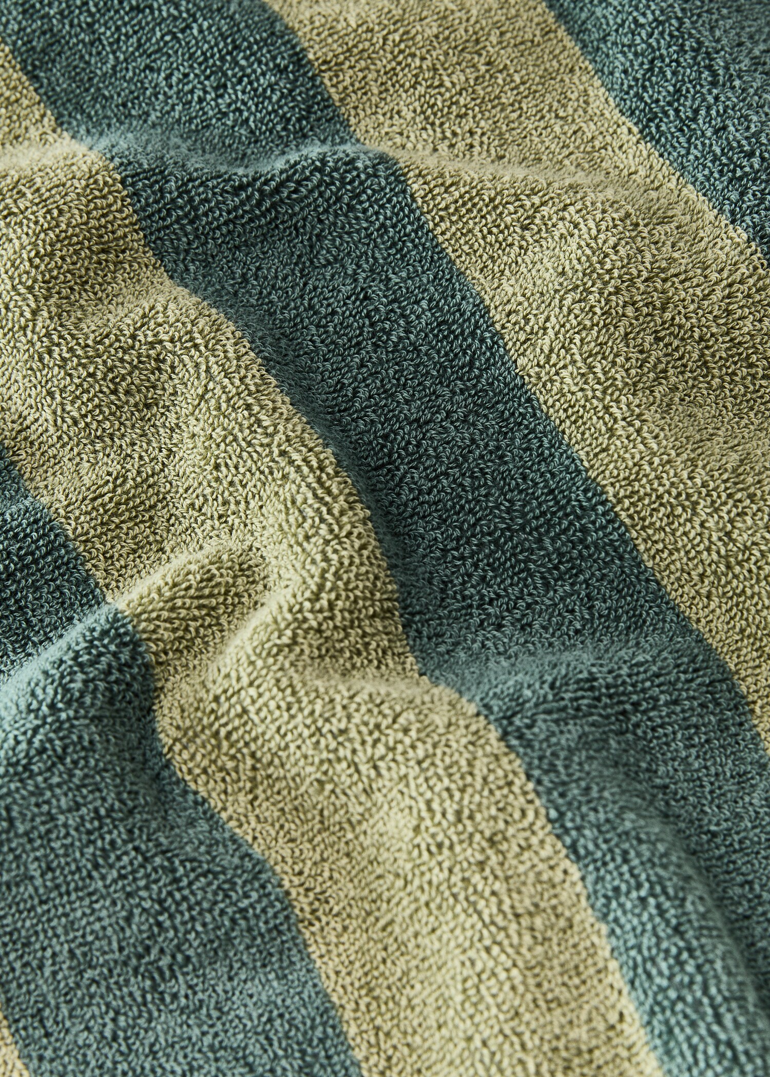 Two-tone striped washbasin towel - Details of the article 1