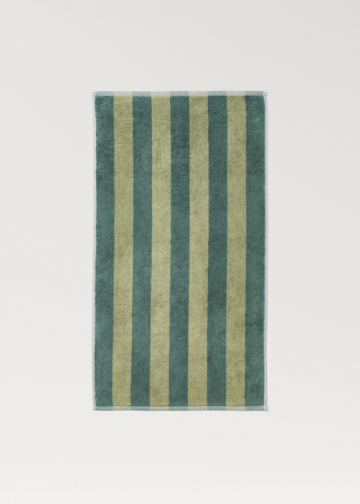 Two-tone striped washbasin towel - Details of the article 3