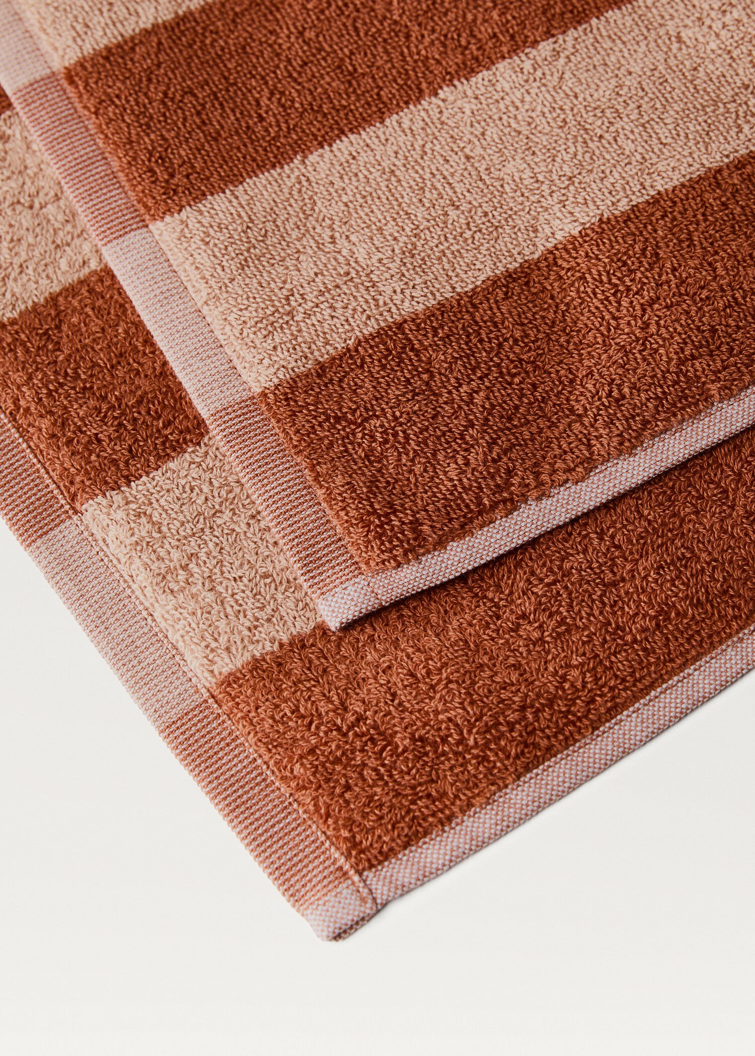 Two-tone striped washbasin towel - Details of the article 2
