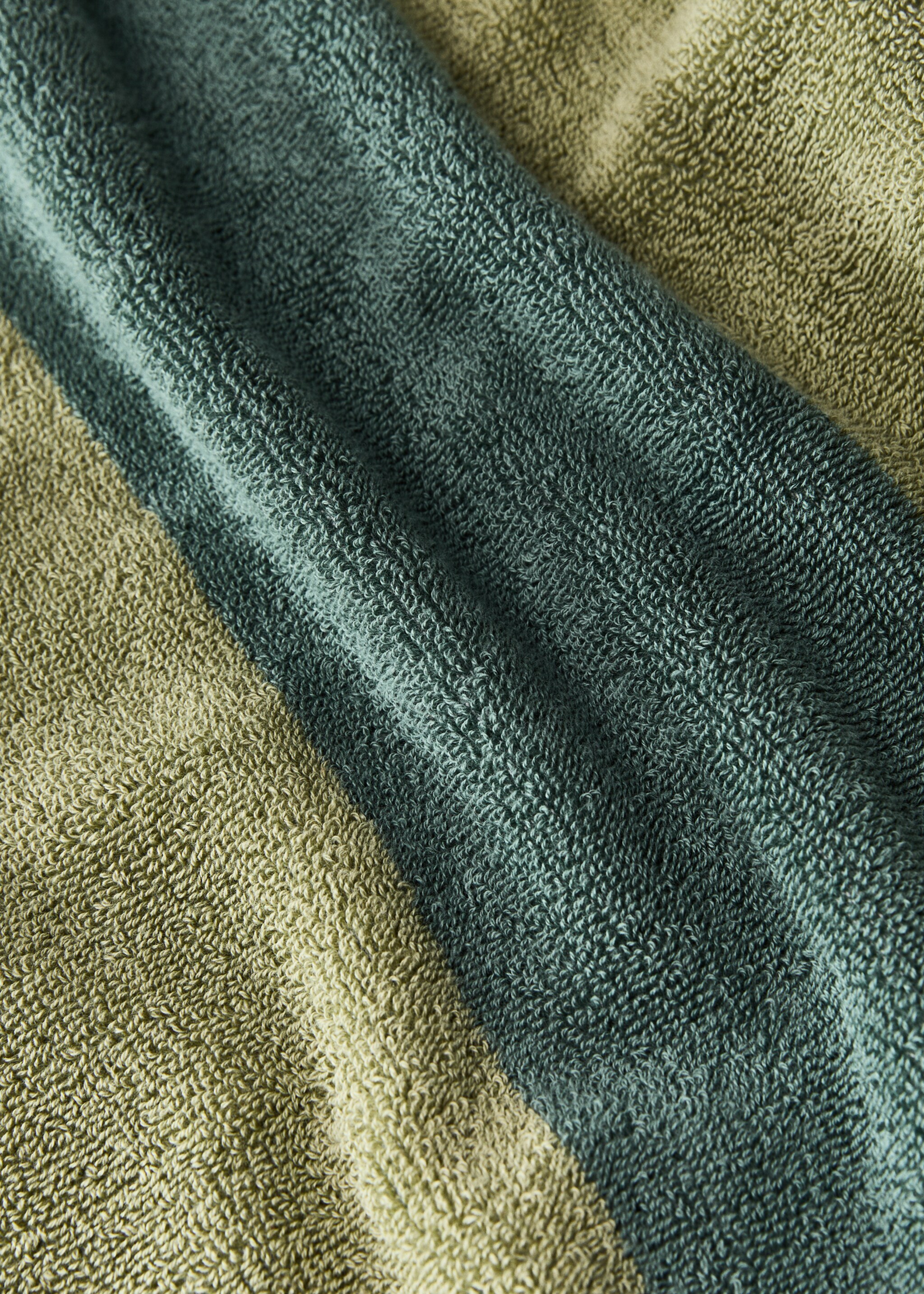 Two-tone striped bath towel - Details of the article 1