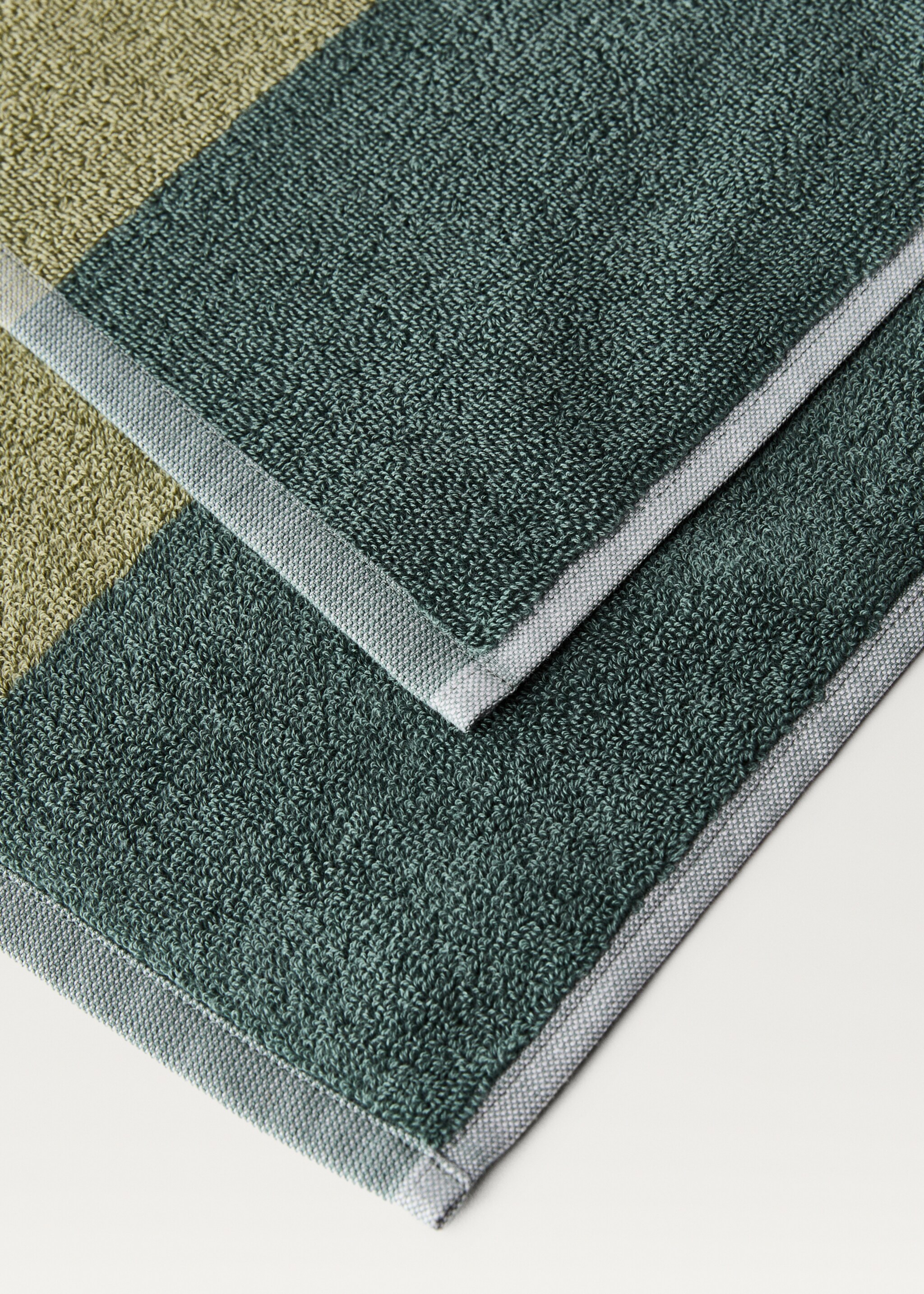 Two-tone striped bath towel - Details of the article 2