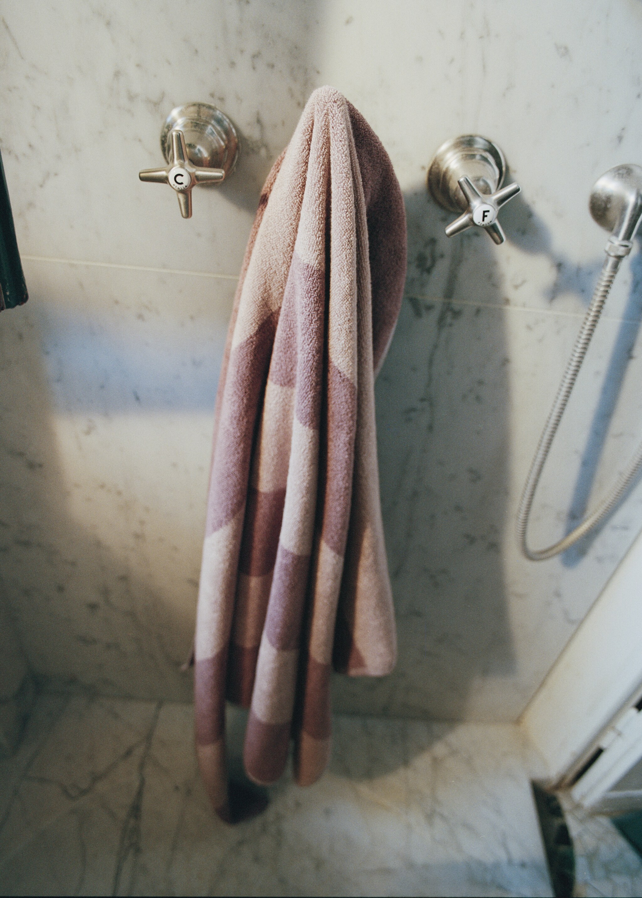 Two-tone striped bath towel - Details of the article 6