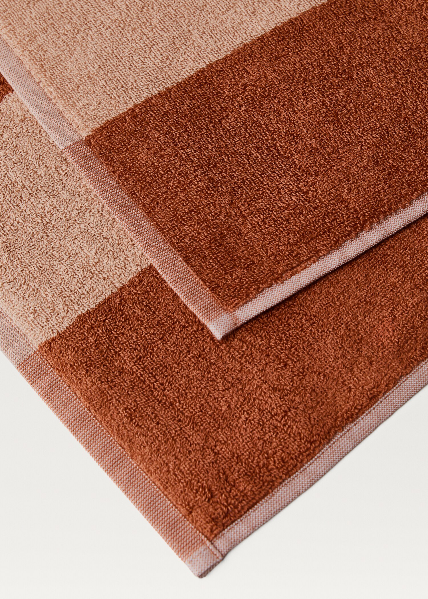 Two-tone striped bath towel - Details of the article 2