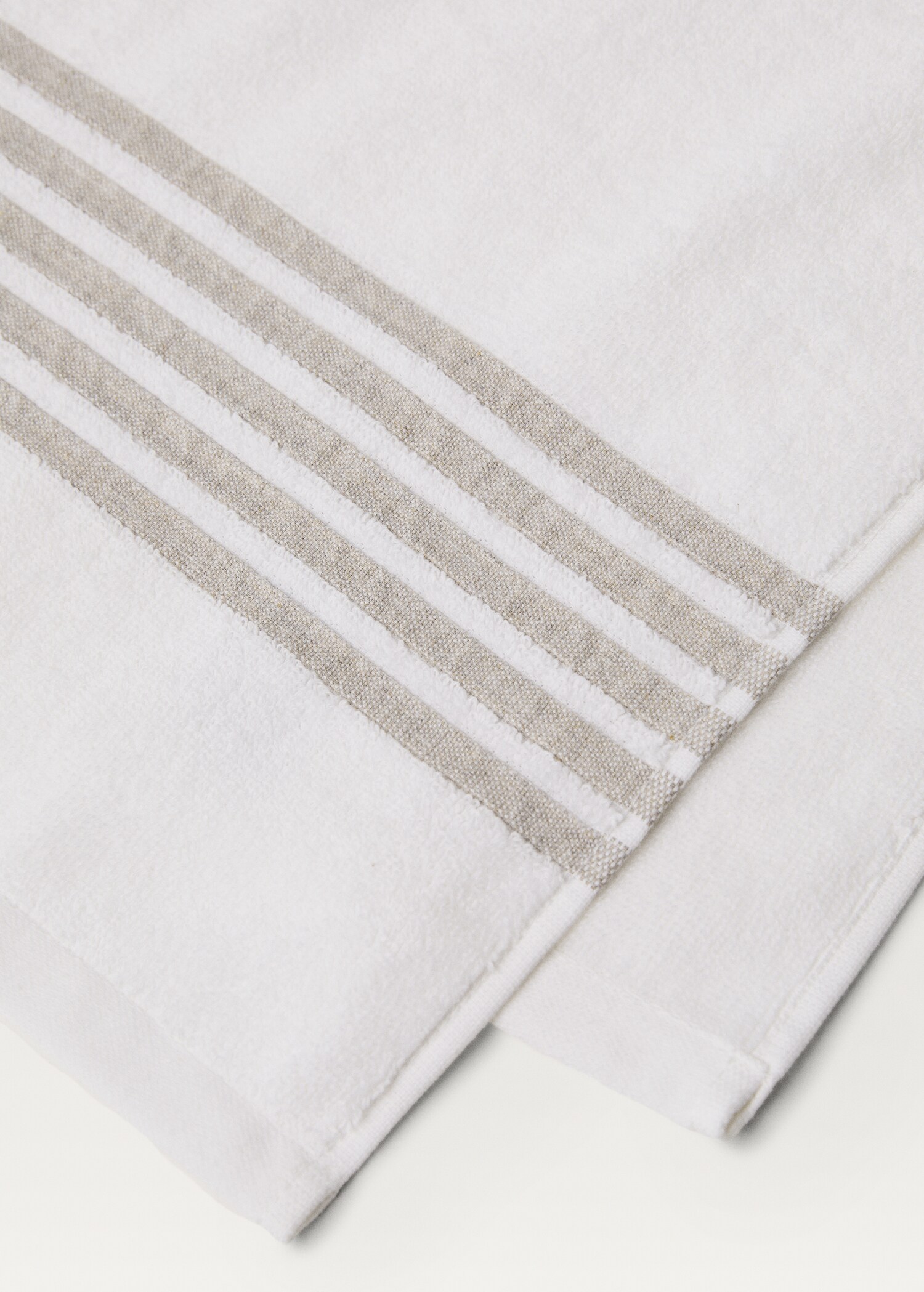 Handtuch mit kontrastierendem Leinenbesatz - Detail des Artikels 2