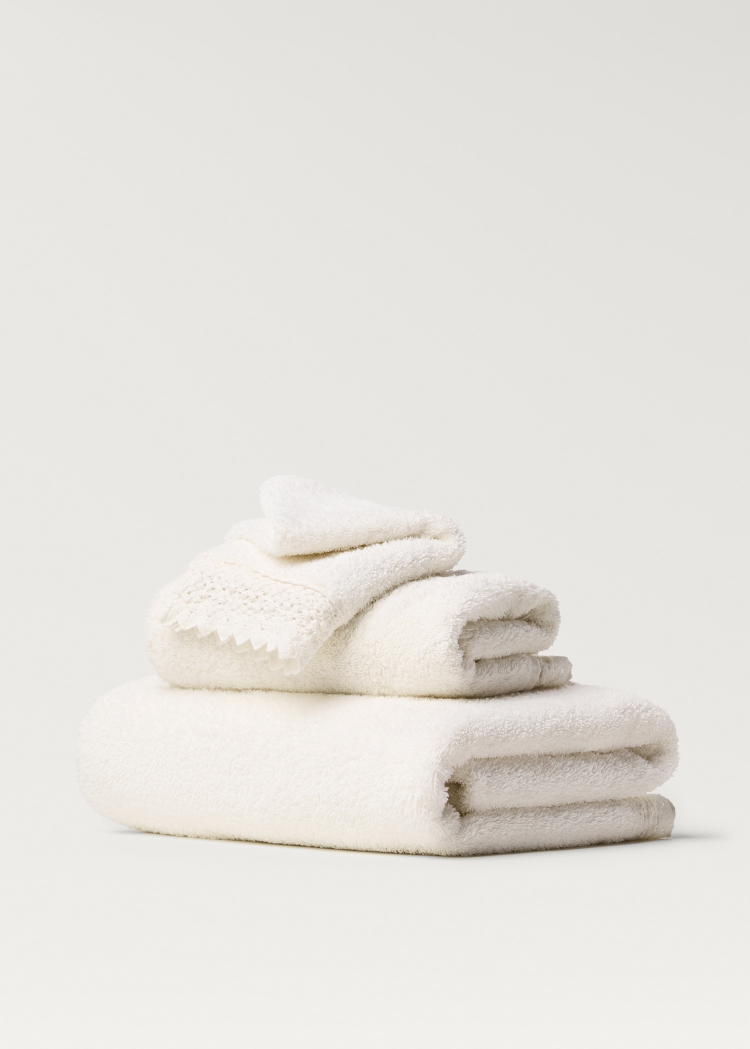 Bath towel with lace - Article without model
