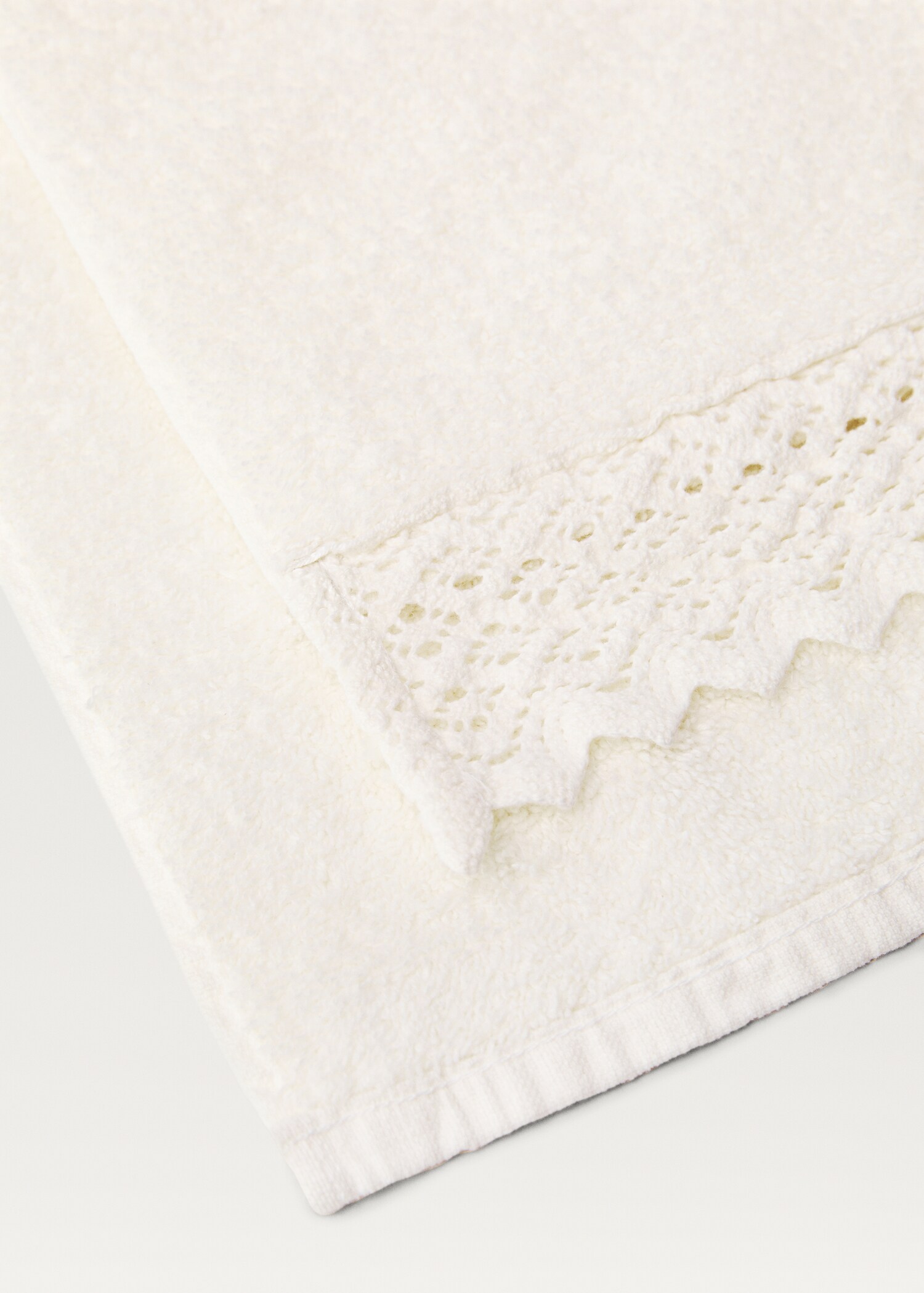 Bath towel with lace - Details of the article 1