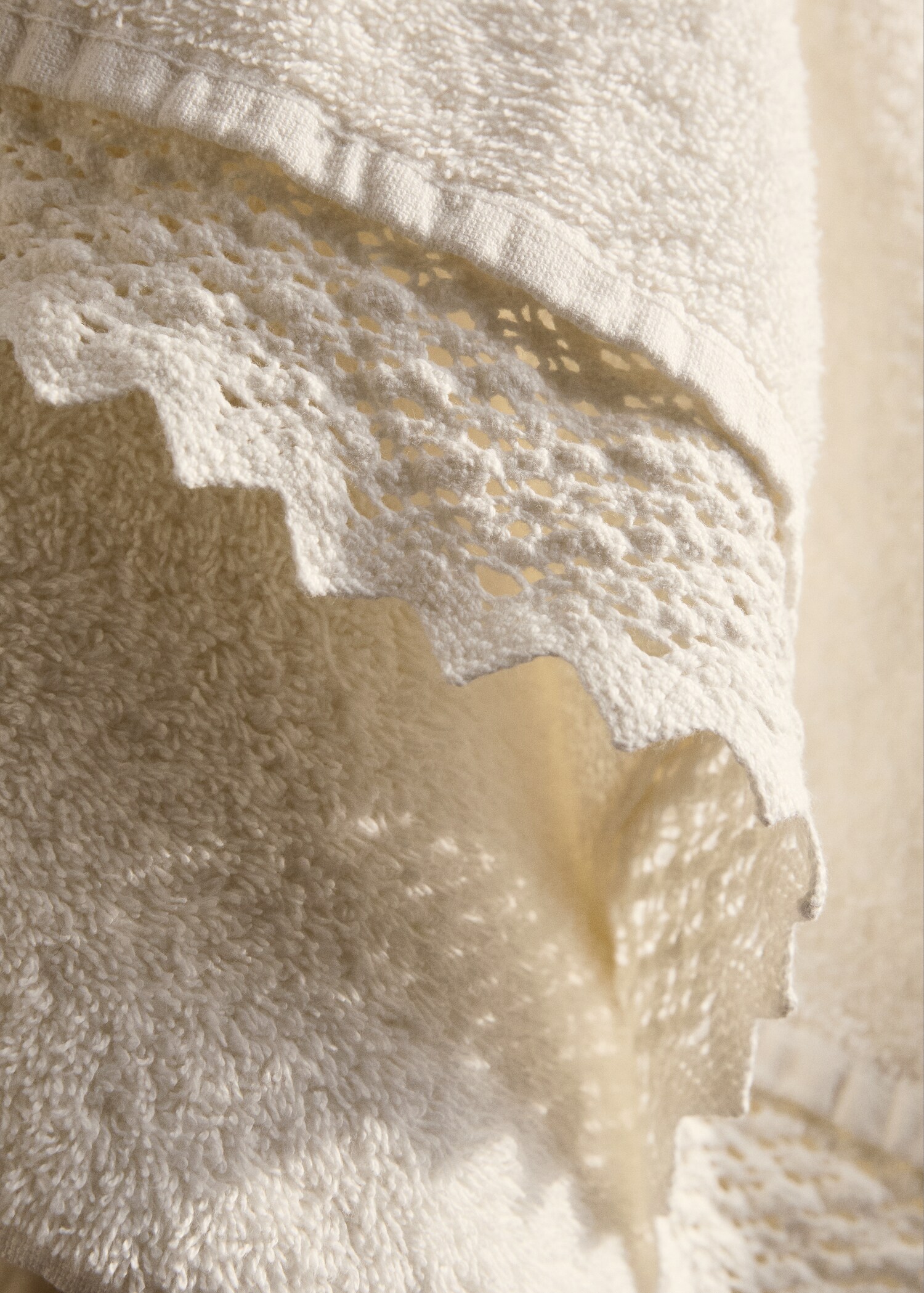 Bath towel with lace - Details of the article 7