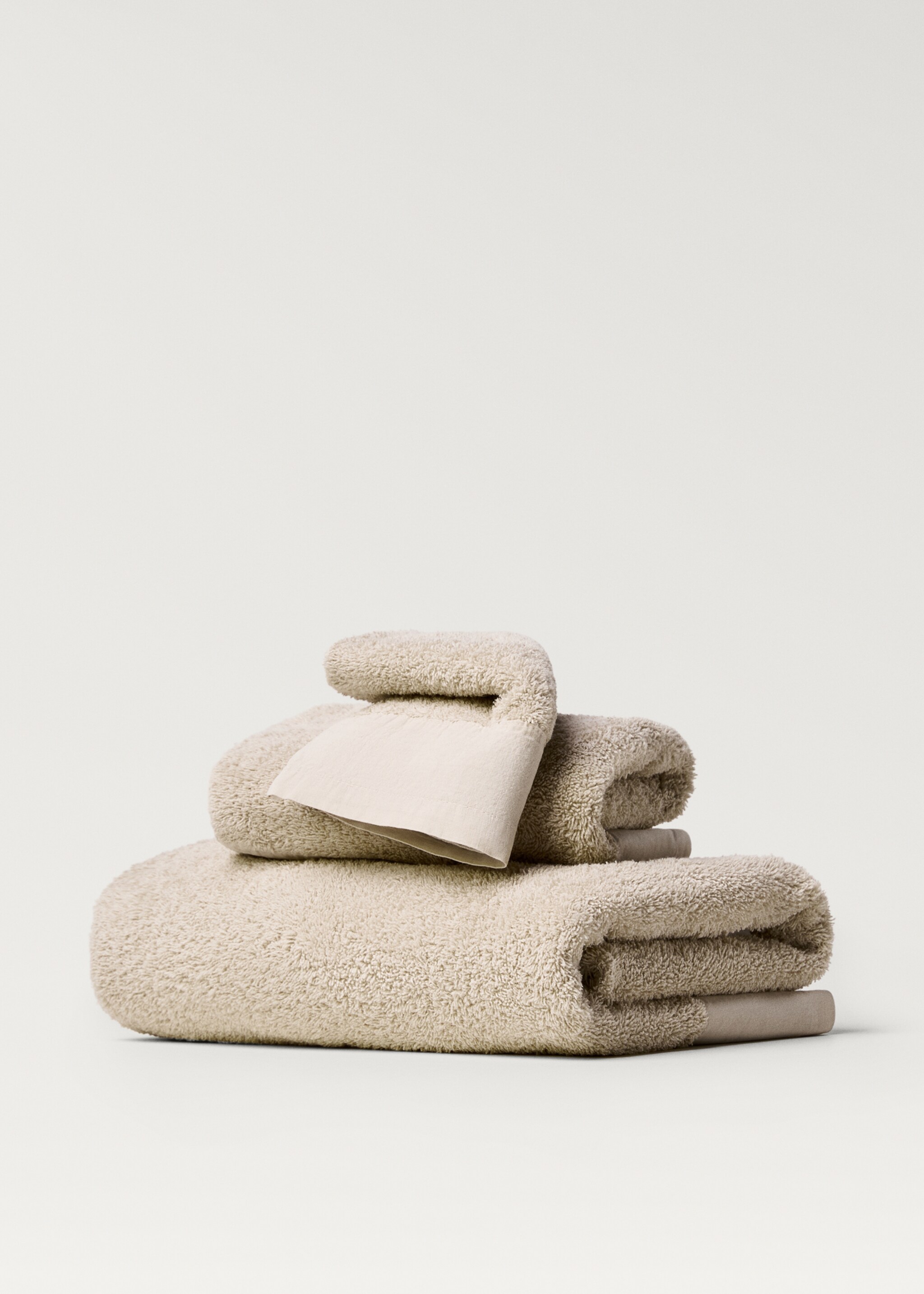 Bath towel with linen trim - Article without model