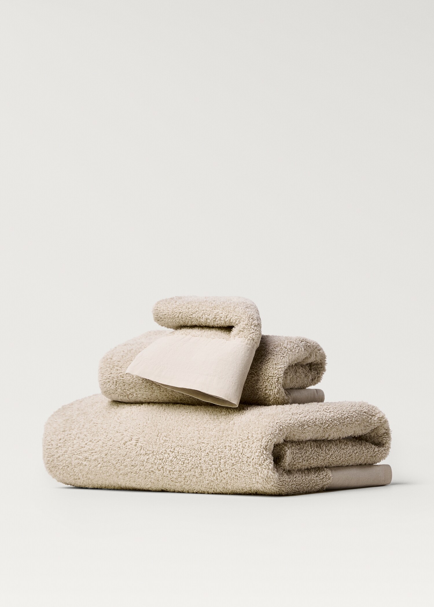 Bath towel with linen trim - Article without model