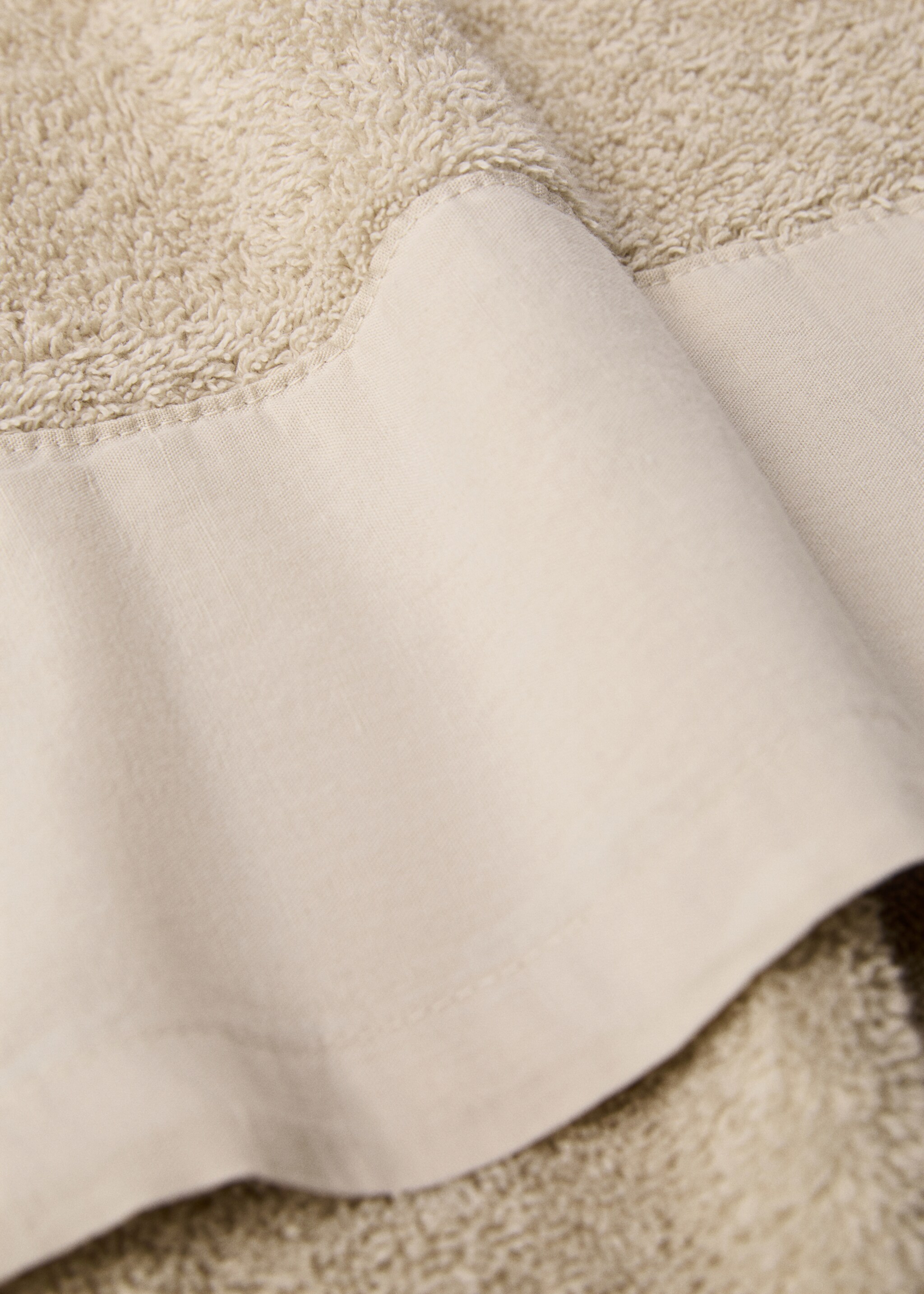 Bath towel with linen trim - Details of the article 2