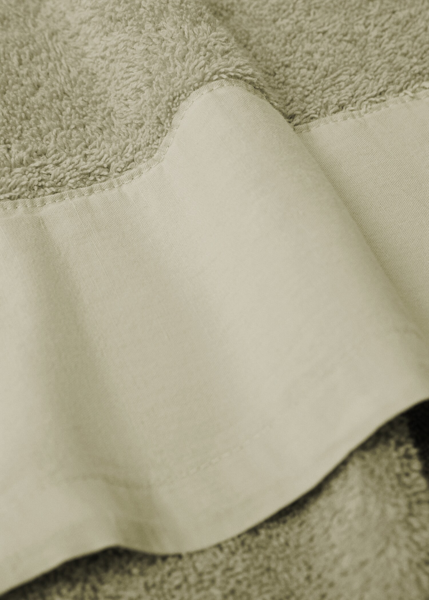 Bath towel with linen trim - Details of the article 2