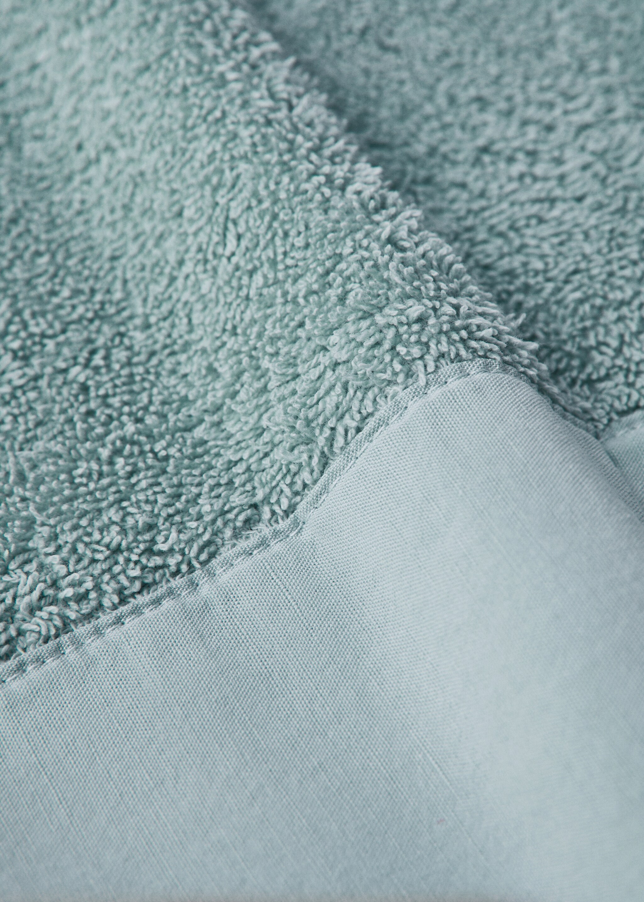 Bath towel with linen trim - Details of the article 2
