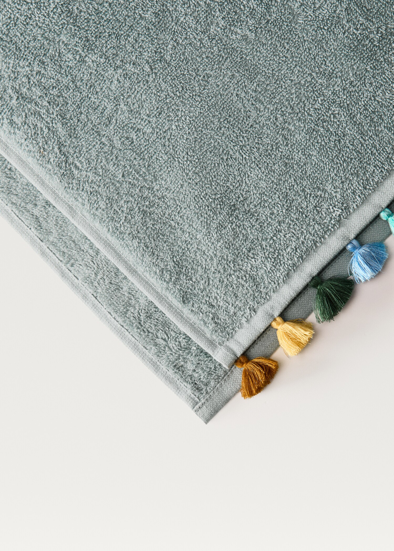 Cotton children's multi-coloured bath towel with pompoms - Details of the article 2