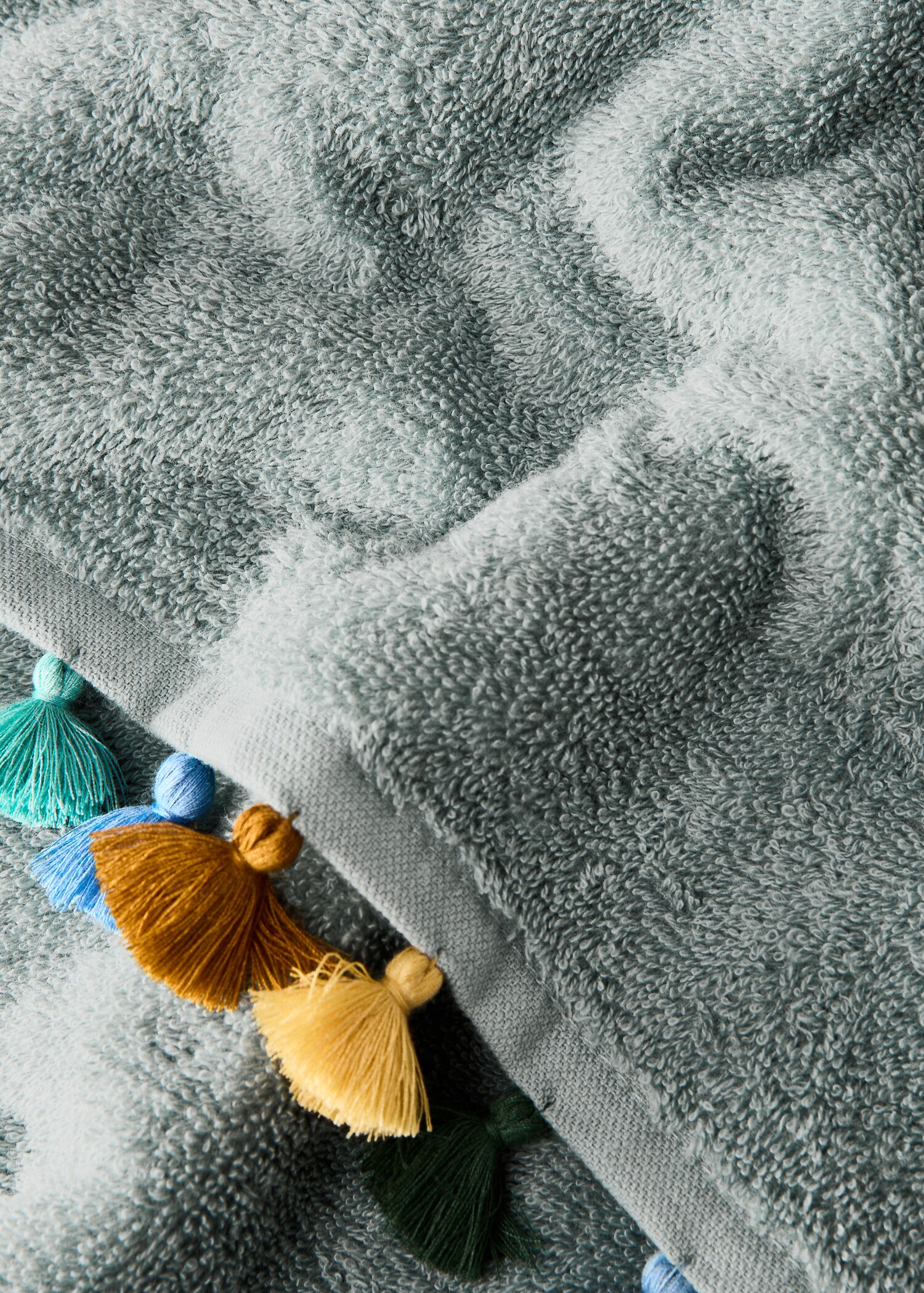 Cotton children's multi-coloured bath towel with pompoms - Details of the article 3